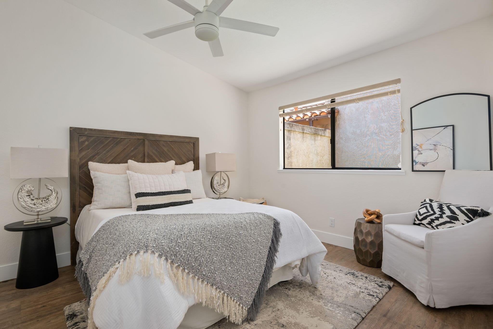 Santa Barbara, California 93111, United States, 2 Bedrooms Bedrooms, ,2 BathroomsBathrooms,Residential,Pending,129718