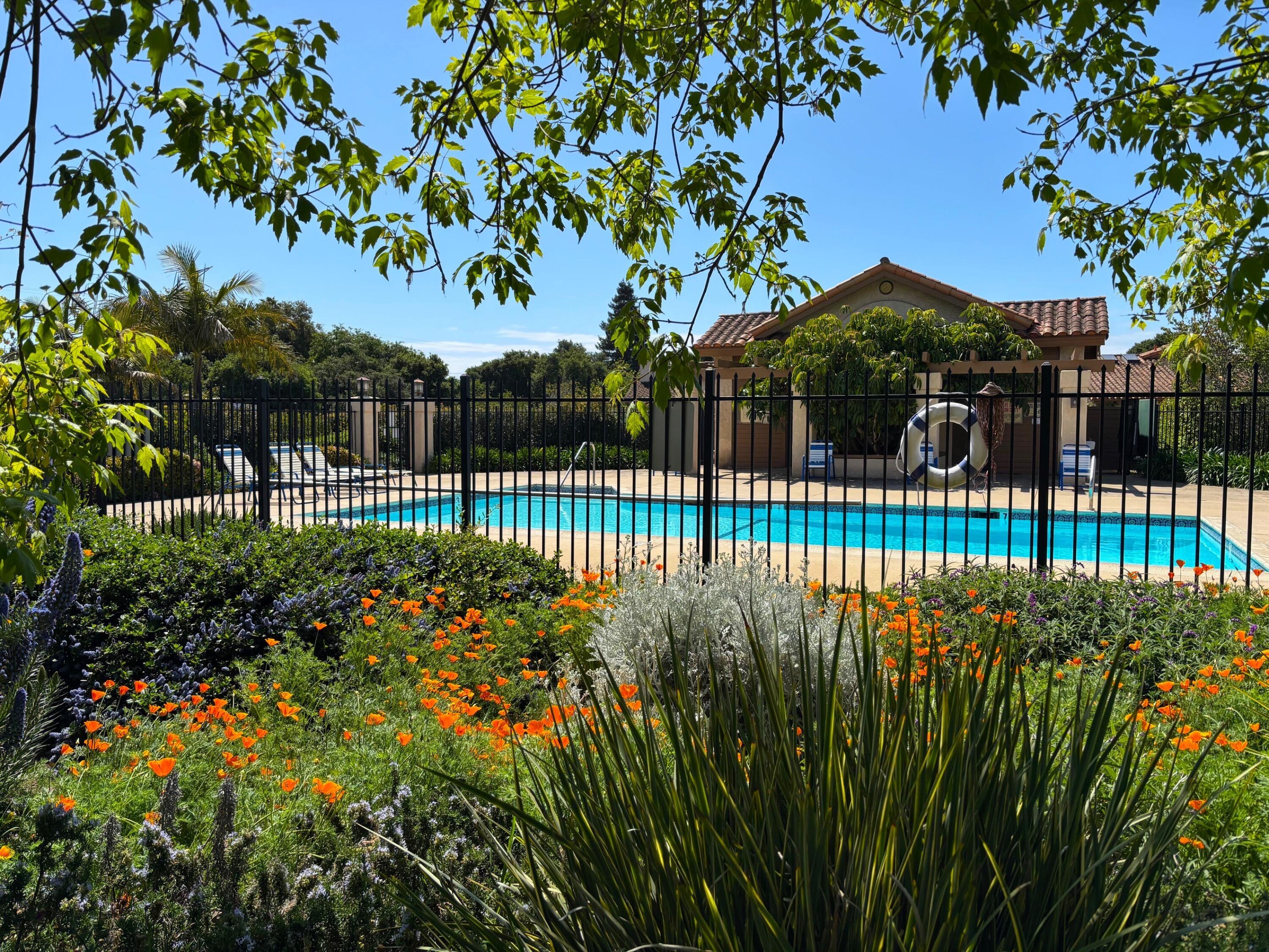 Santa Barbara, California 93111, United States, 2 Bedrooms Bedrooms, ,2 BathroomsBathrooms,Residential,Pending,129718