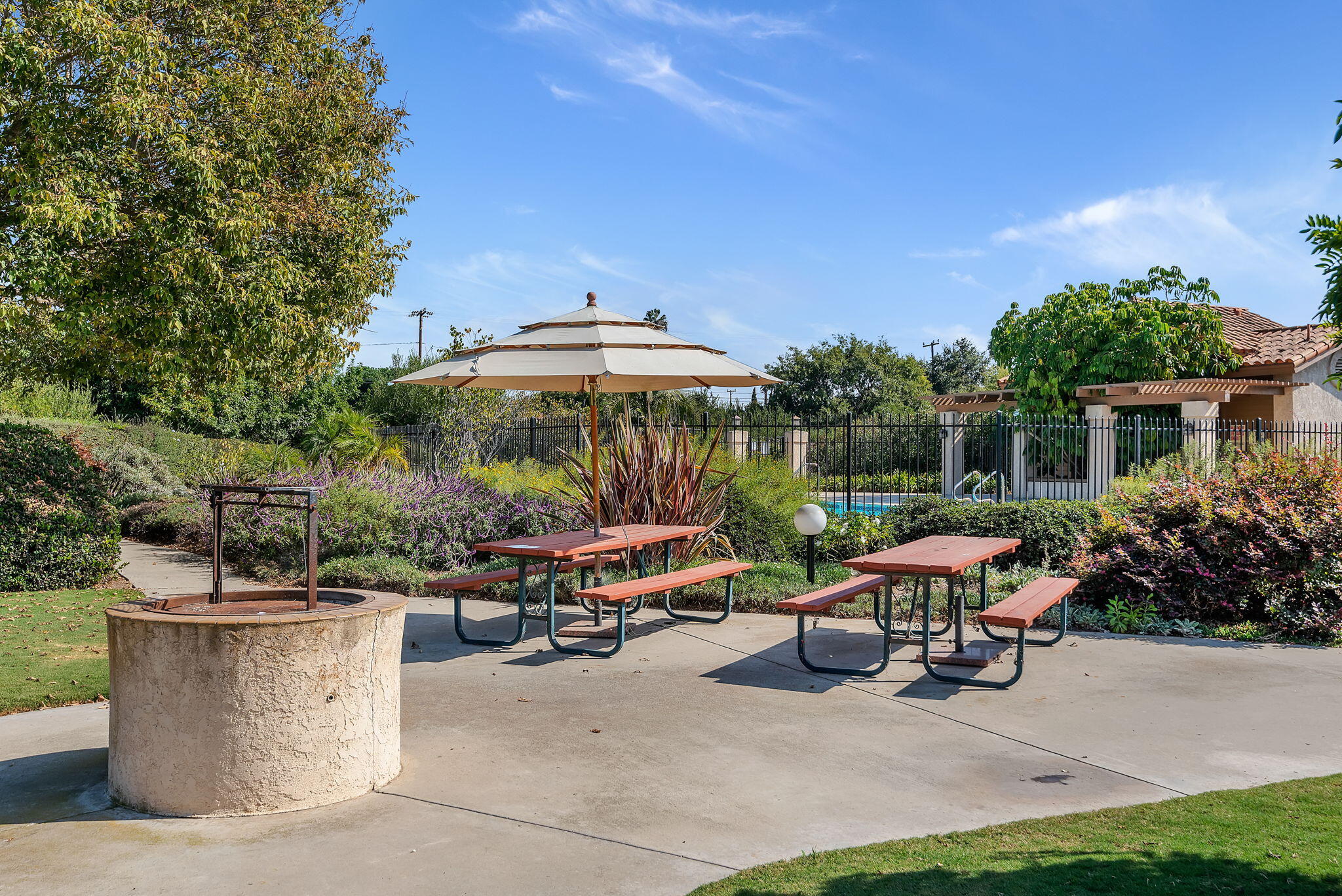 Santa Barbara, California 93111, United States, 2 Bedrooms Bedrooms, ,2 BathroomsBathrooms,Residential,Pending,129718