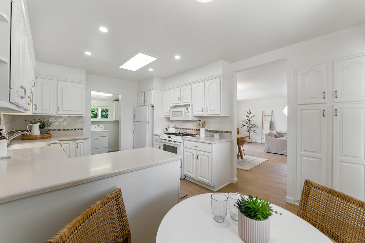 Goleta, California 93117, United States, 3 Bedrooms Bedrooms, ,2 BathroomsBathrooms,Residential,Pending,189453