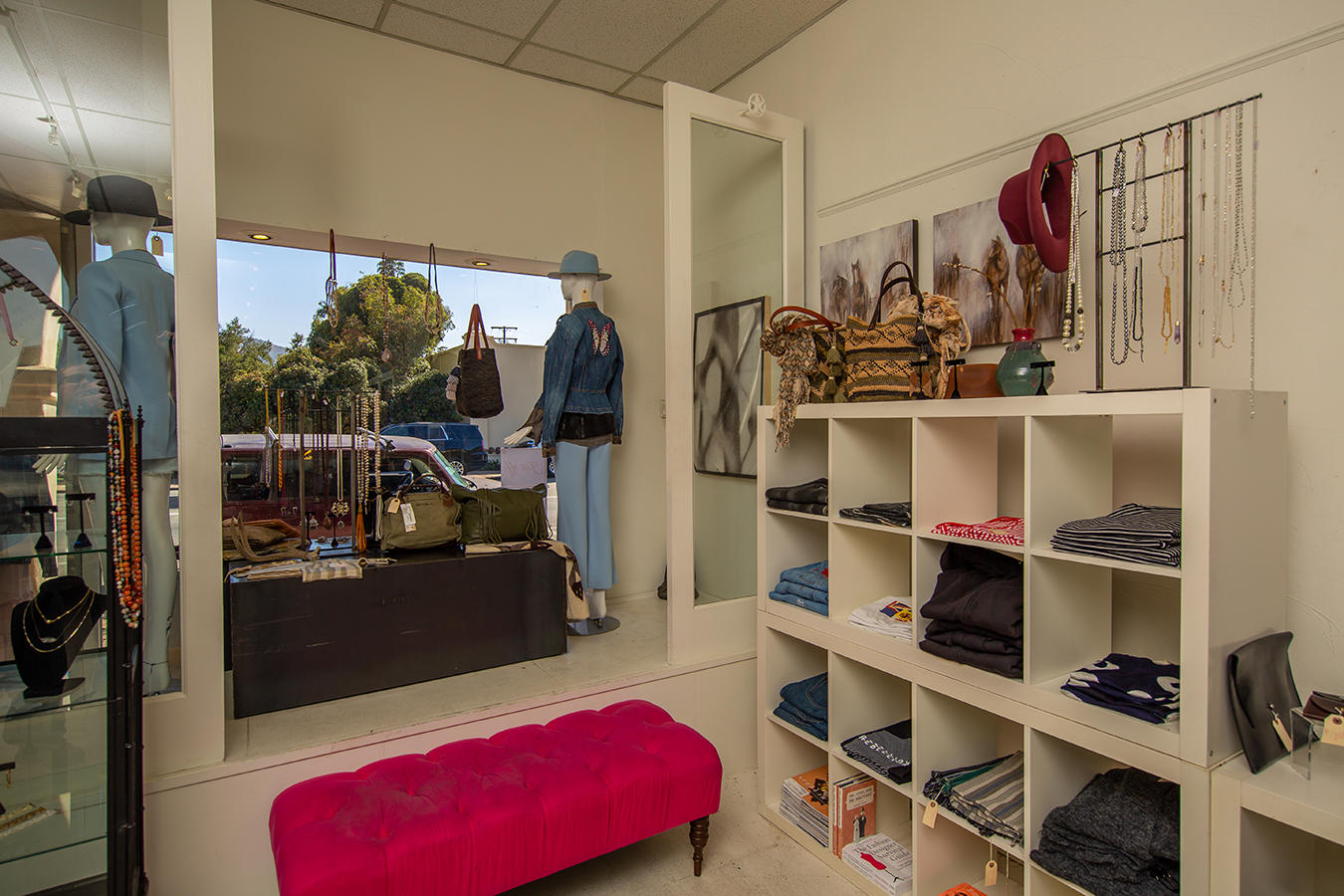 OJAI, California 93023, United States, ,Commercial,Active,72115