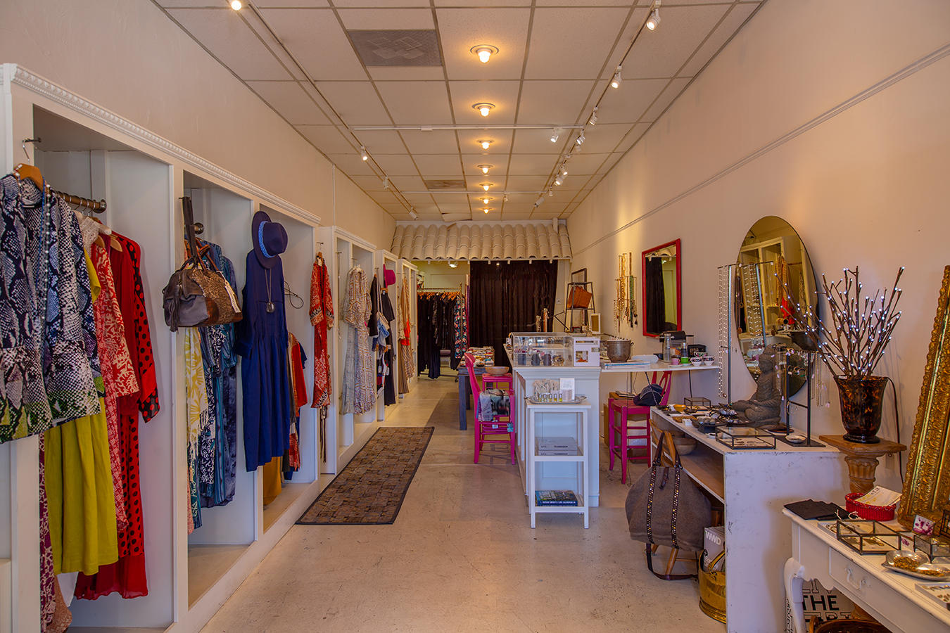 OJAI, California 93023, United States, ,Commercial,Active,72115