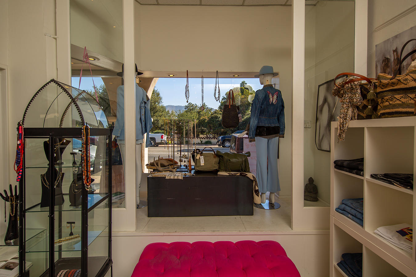 OJAI, California 93023, United States, ,Commercial,Active,72115