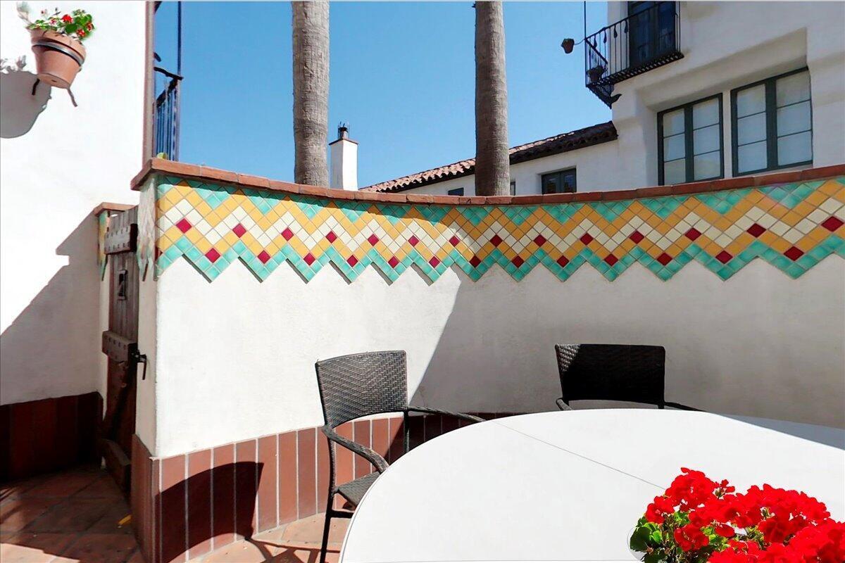 Santa Barbara, California 93101, United States, 3 Bedrooms Bedrooms, ,3 BathroomsBathrooms,Residential,Active,95542