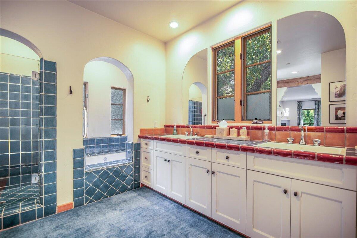Santa Barbara, California 93101, United States, 3 Bedrooms Bedrooms, ,3 BathroomsBathrooms,Residential,Active,95542