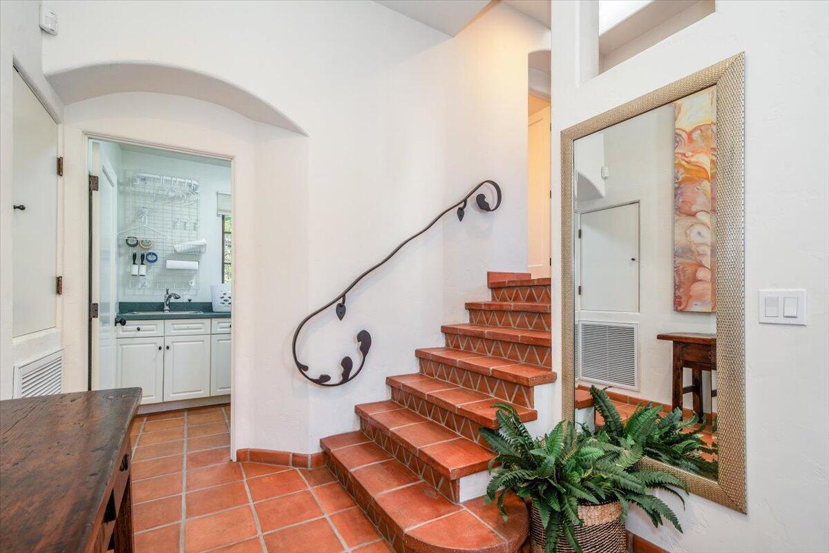 Santa Barbara, California 93101, United States, 3 Bedrooms Bedrooms, ,3 BathroomsBathrooms,Residential,Active,95542