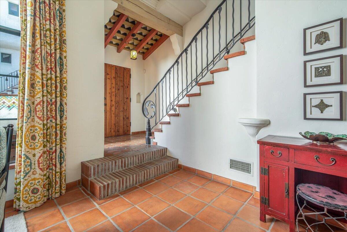 Santa Barbara, California 93101, United States, 3 Bedrooms Bedrooms, ,3 BathroomsBathrooms,Residential,Active,95542