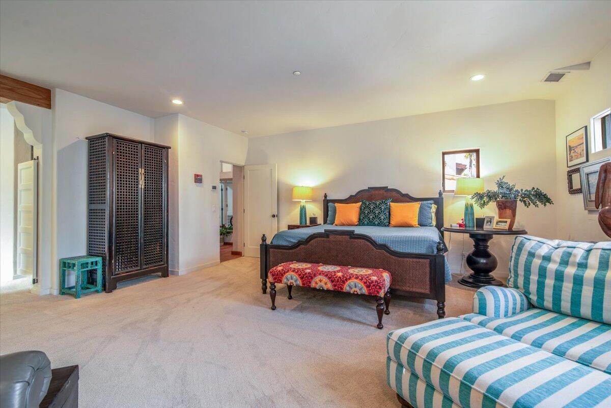 Santa Barbara, California 93101, United States, 3 Bedrooms Bedrooms, ,3 BathroomsBathrooms,Residential,Active,95542
