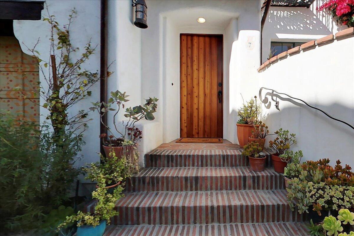 Santa Barbara, California 93101, United States, 3 Bedrooms Bedrooms, ,3 BathroomsBathrooms,Residential,Active,95542