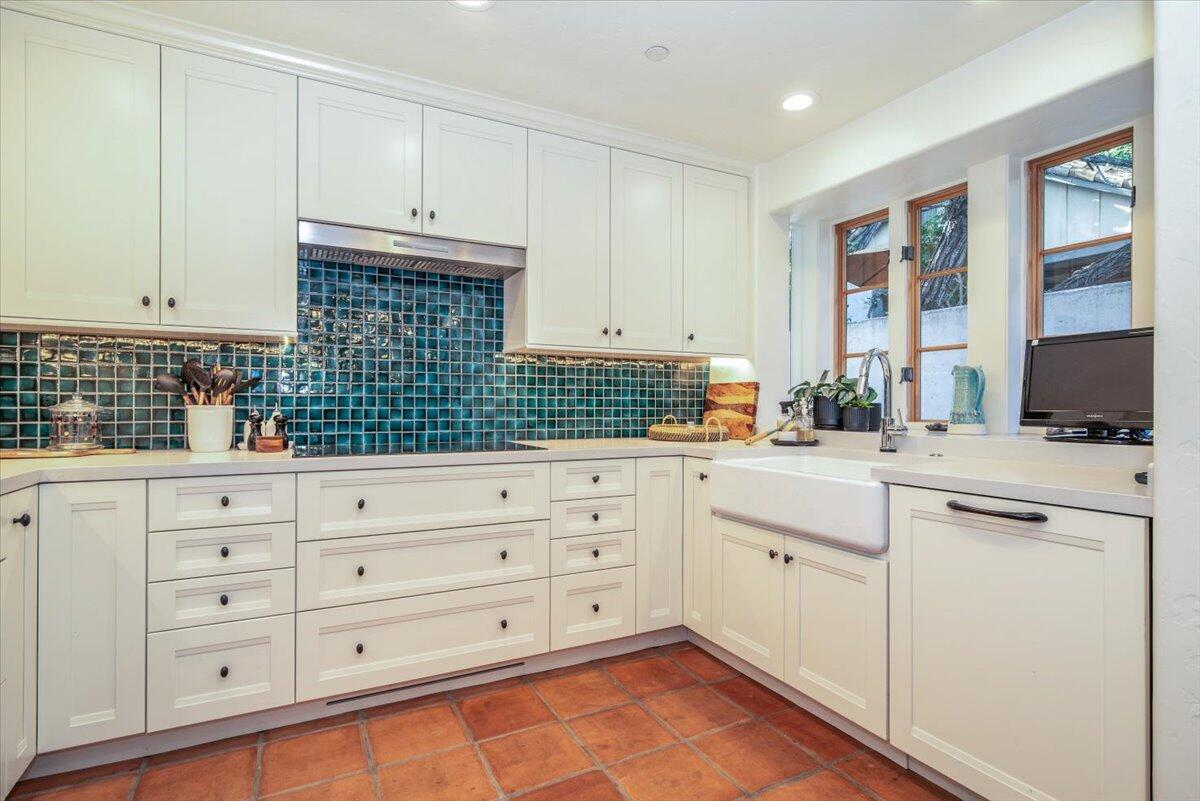 Santa Barbara, California 93101, United States, 3 Bedrooms Bedrooms, ,3 BathroomsBathrooms,Residential,Active,95542