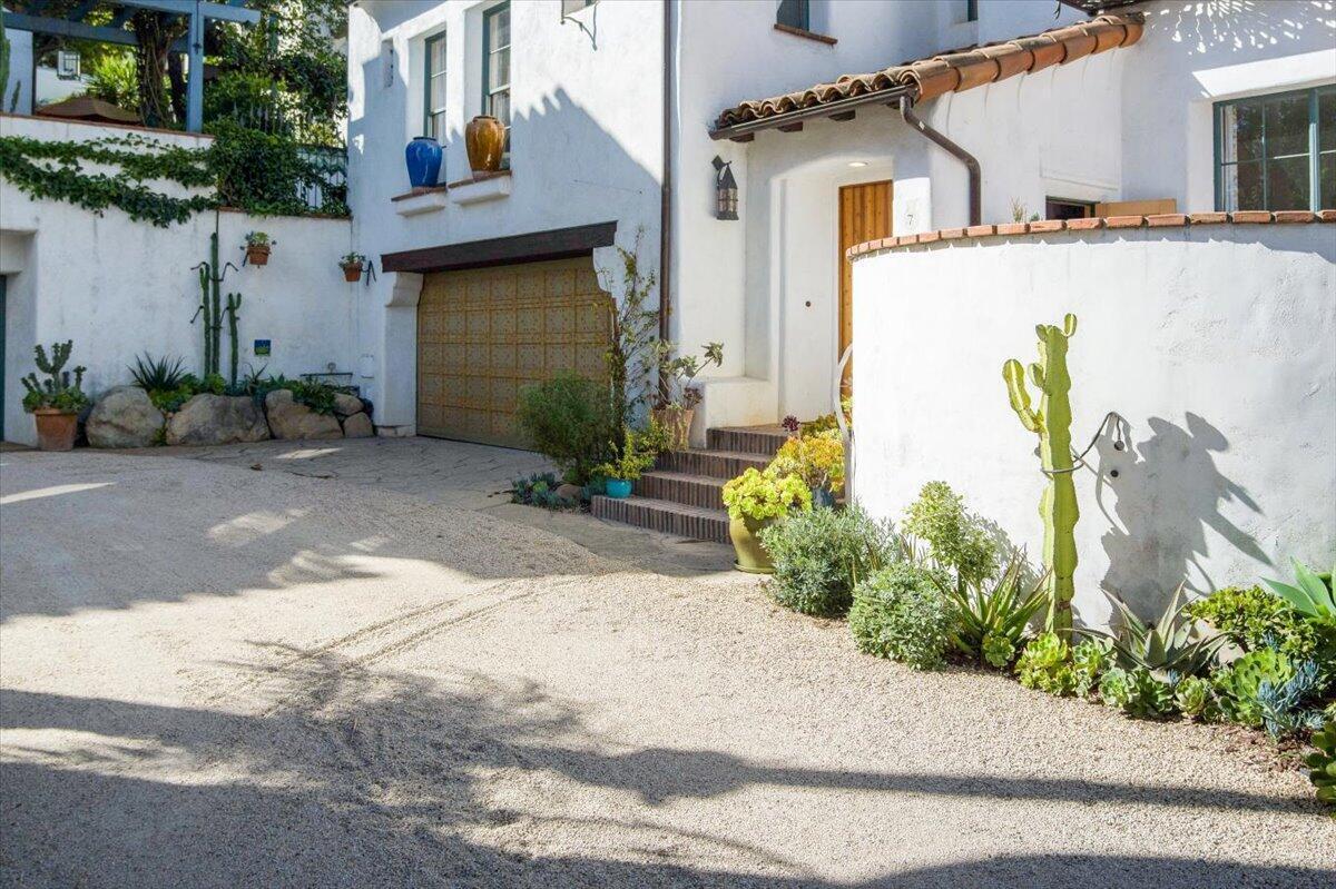 Santa Barbara, California 93101, United States, 3 Bedrooms Bedrooms, ,3 BathroomsBathrooms,Residential,Active,95542