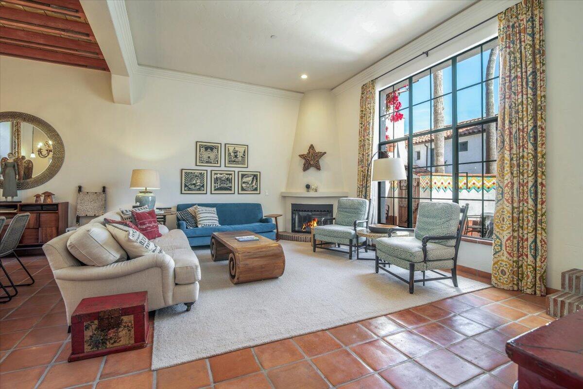 Santa Barbara, California 93101, United States, 3 Bedrooms Bedrooms, ,3 BathroomsBathrooms,Residential,Active,95542
