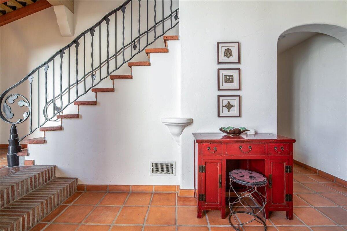 Santa Barbara, California 93101, United States, 3 Bedrooms Bedrooms, ,3 BathroomsBathrooms,Residential,Active,95542