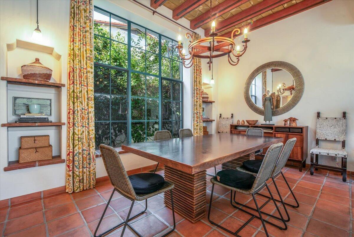 Santa Barbara, California 93101, United States, 3 Bedrooms Bedrooms, ,3 BathroomsBathrooms,Residential,Active,95542