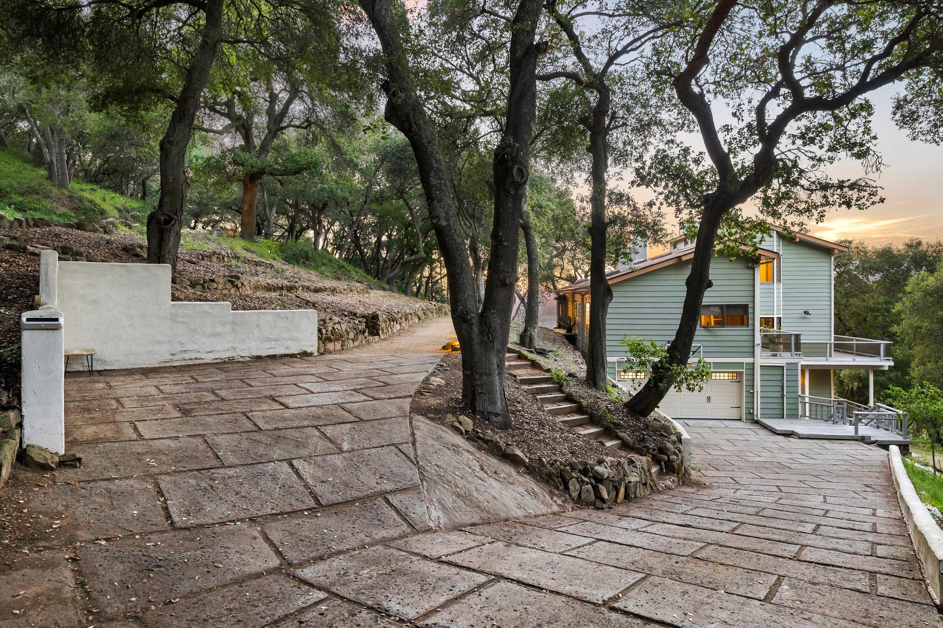 Santa Barbara, California 93105, United States, 5 Bedrooms Bedrooms, ,5 BathroomsBathrooms,Residential,Active,142843