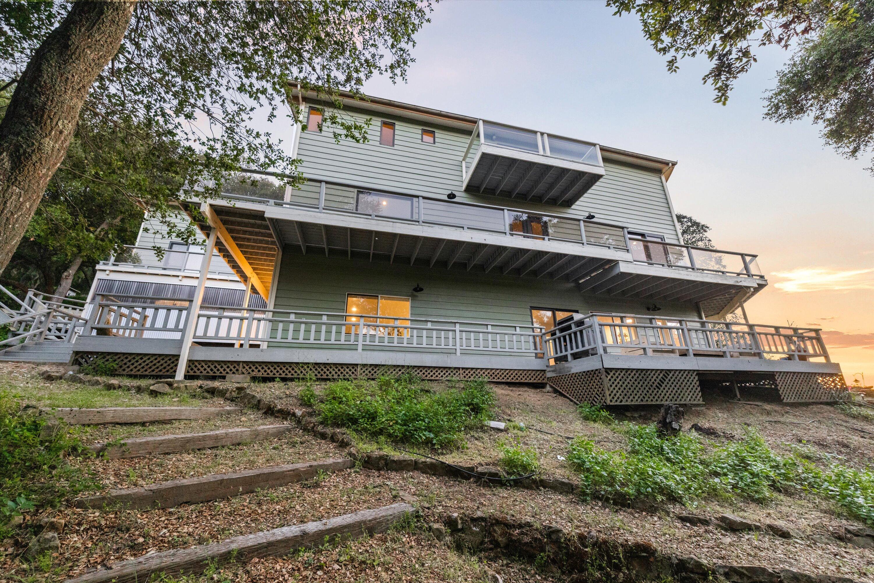 Santa Barbara, California 93105, United States, 5 Bedrooms Bedrooms, ,5 BathroomsBathrooms,Residential,Active,142843