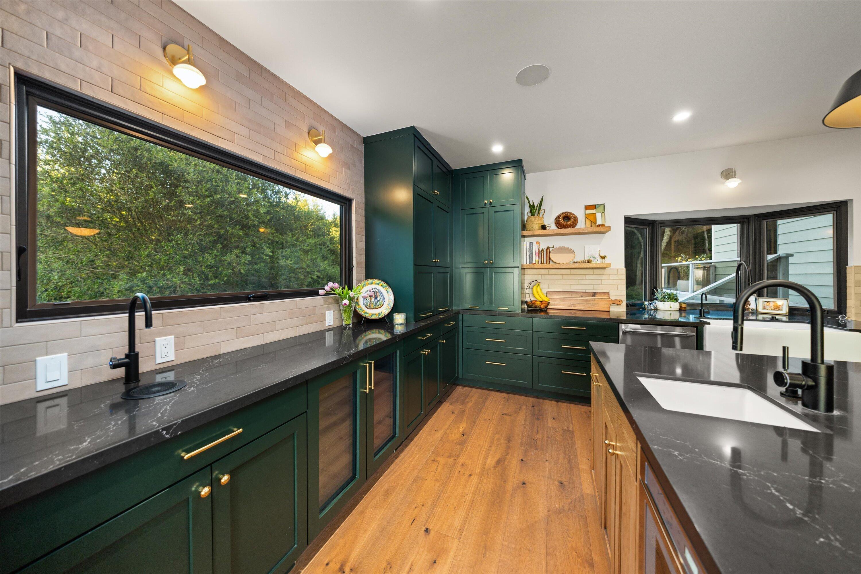 Santa Barbara, California 93105, United States, 5 Bedrooms Bedrooms, ,5 BathroomsBathrooms,Residential,Active,142843