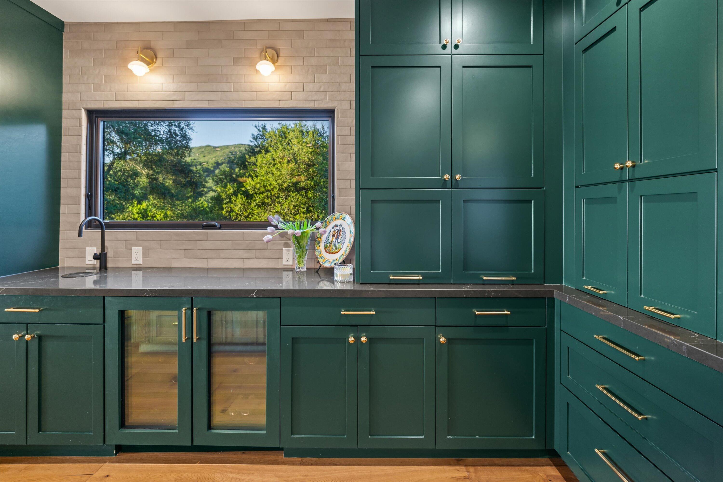 Santa Barbara, California 93105, United States, 5 Bedrooms Bedrooms, ,5 BathroomsBathrooms,Residential,Active,142843