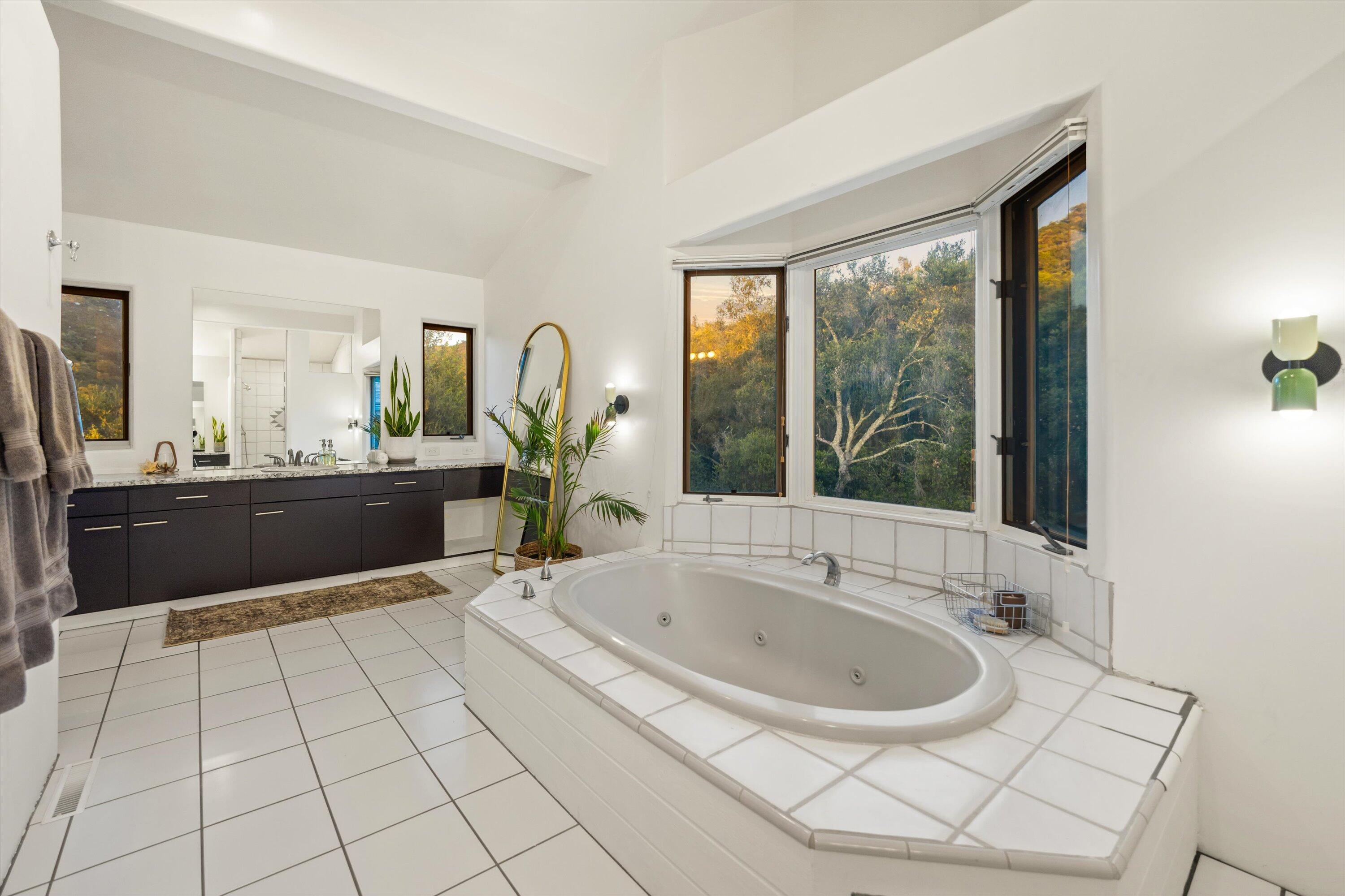 Santa Barbara, California 93105, United States, 5 Bedrooms Bedrooms, ,5 BathroomsBathrooms,Residential,Active,142843