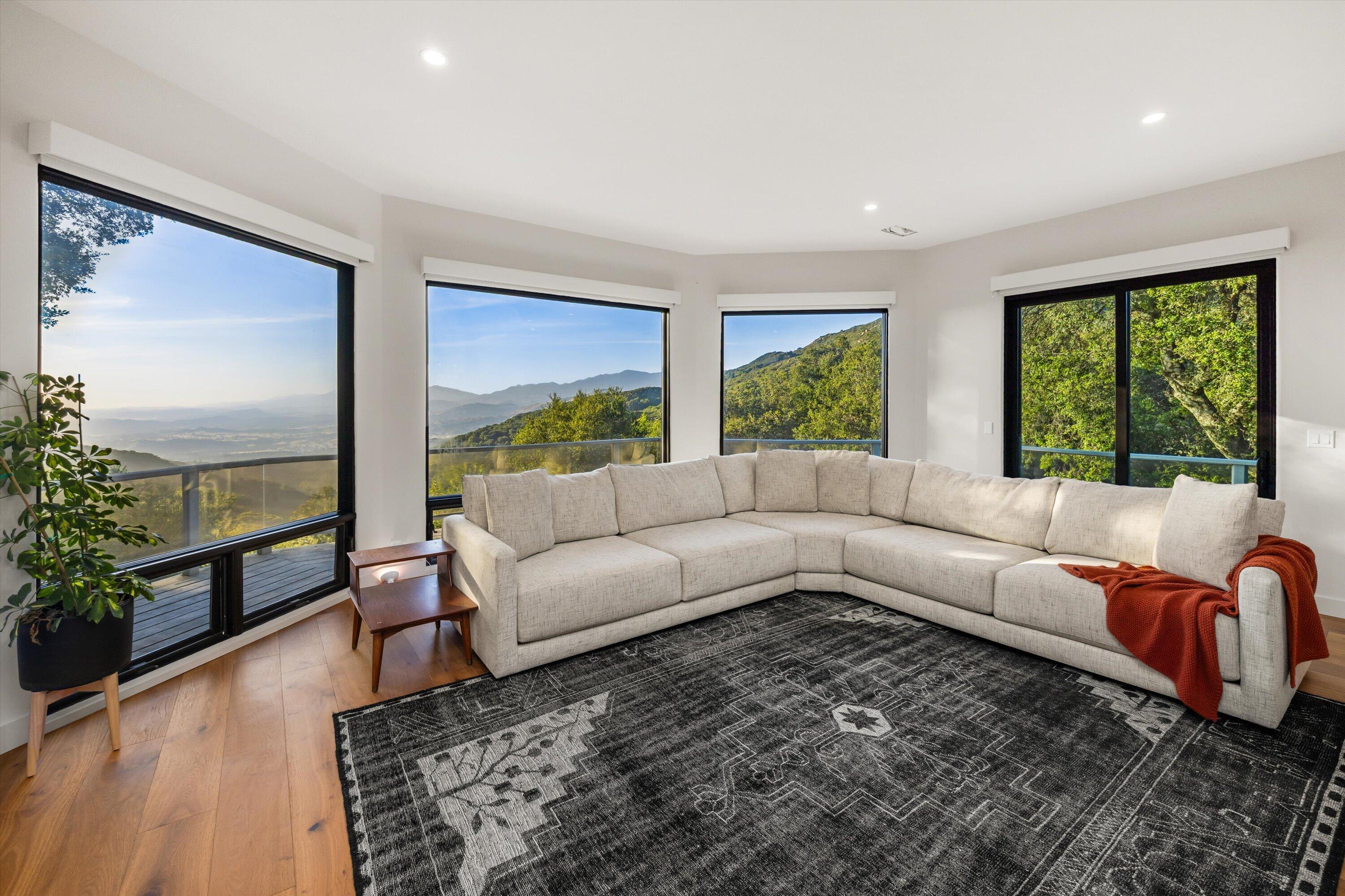 Santa Barbara, California 93105, United States, 5 Bedrooms Bedrooms, ,5 BathroomsBathrooms,Residential,Active,142843