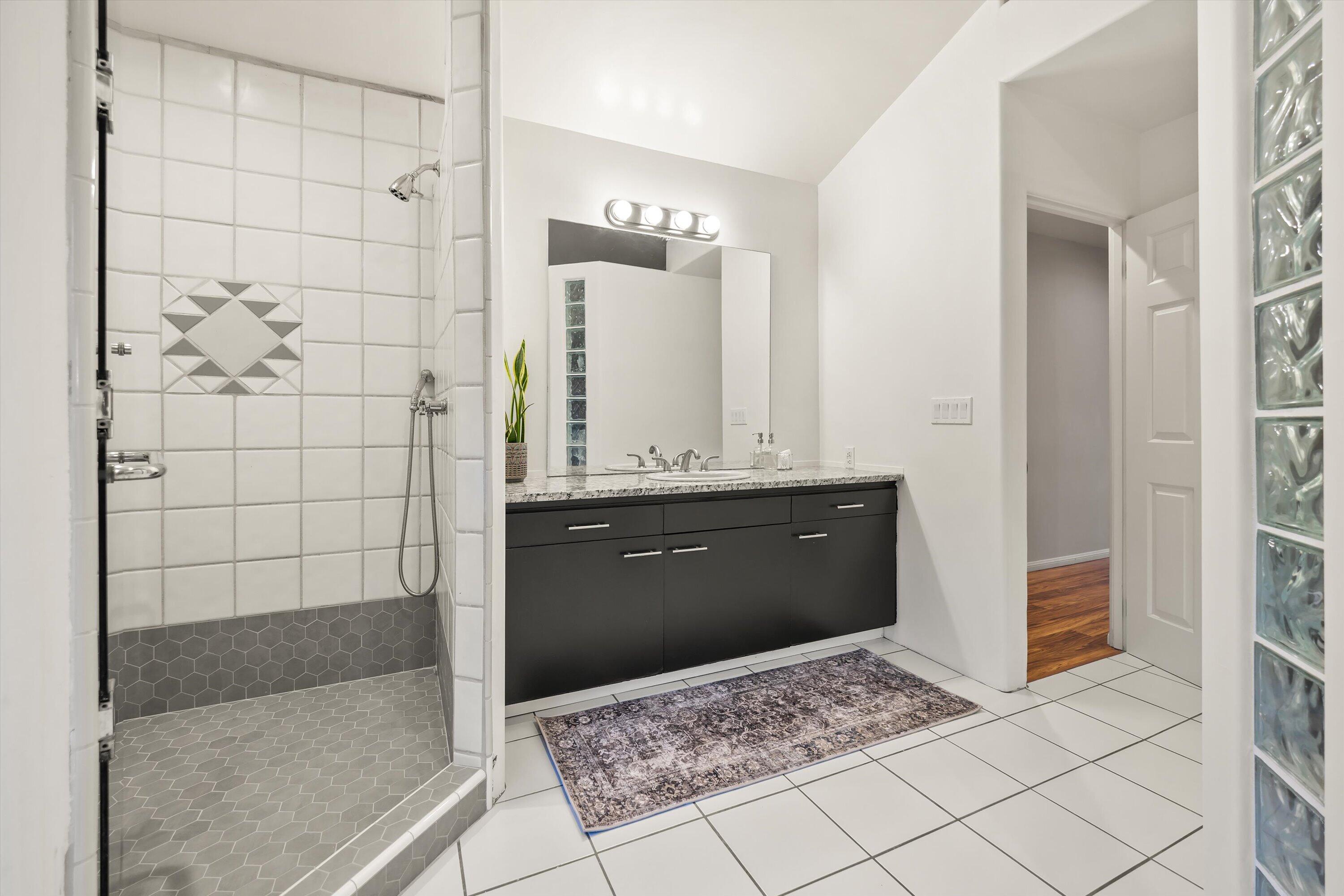 Santa Barbara, California 93105, United States, 5 Bedrooms Bedrooms, ,5 BathroomsBathrooms,Residential,Active,142843