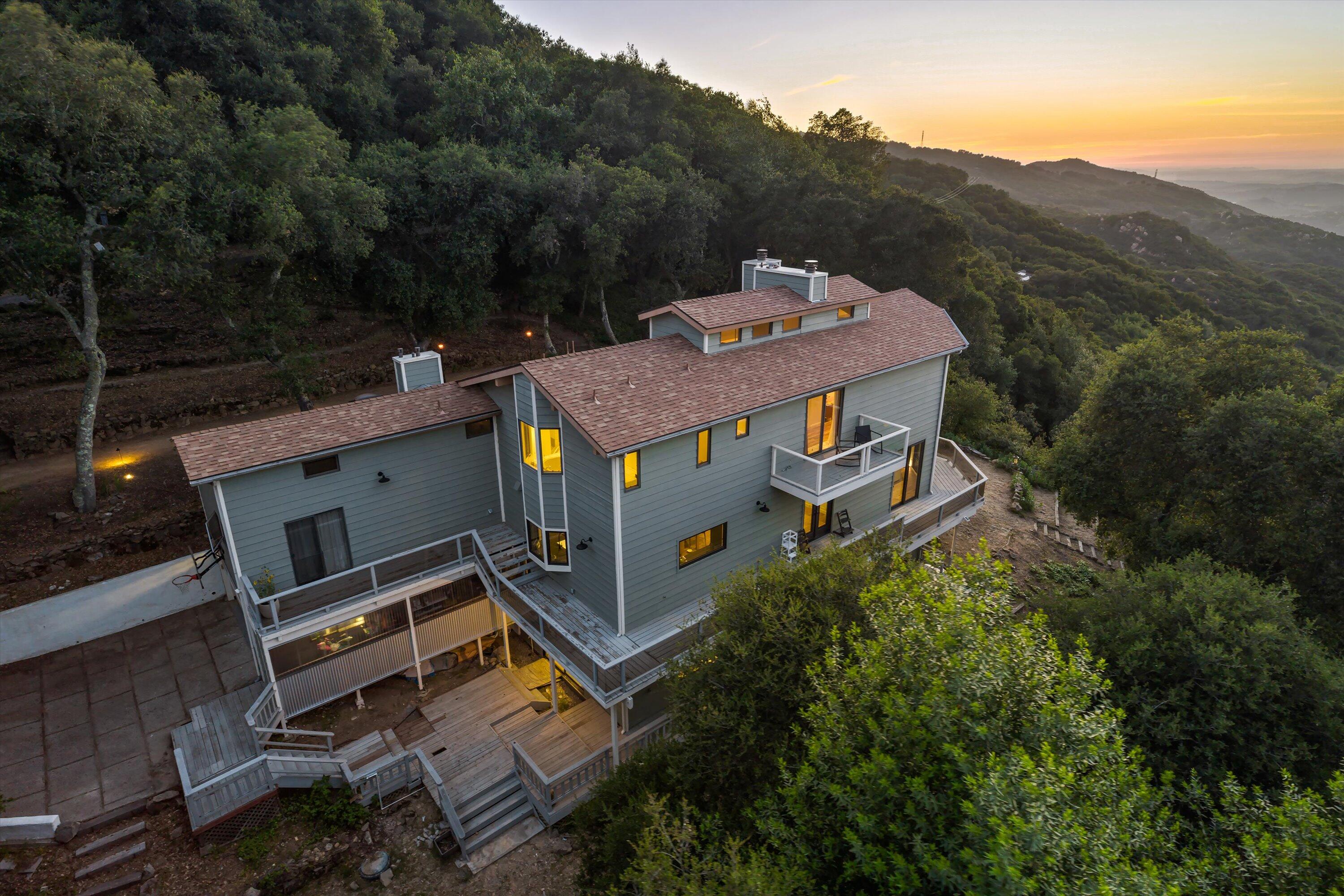 Santa Barbara, California 93105, United States, 5 Bedrooms Bedrooms, ,5 BathroomsBathrooms,Residential,Active,142843