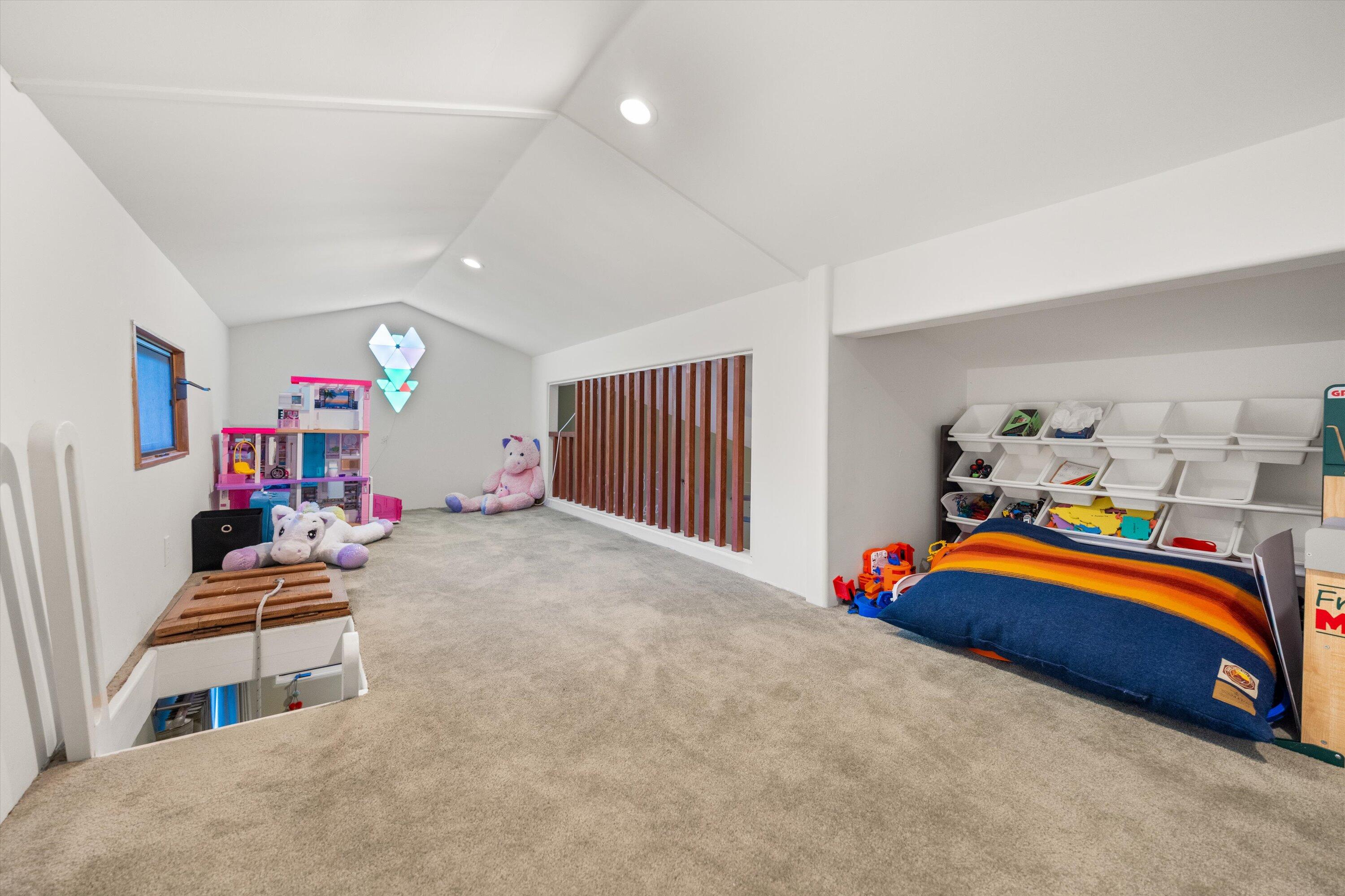 Santa Barbara, California 93105, United States, 5 Bedrooms Bedrooms, ,5 BathroomsBathrooms,Residential,Active,142843