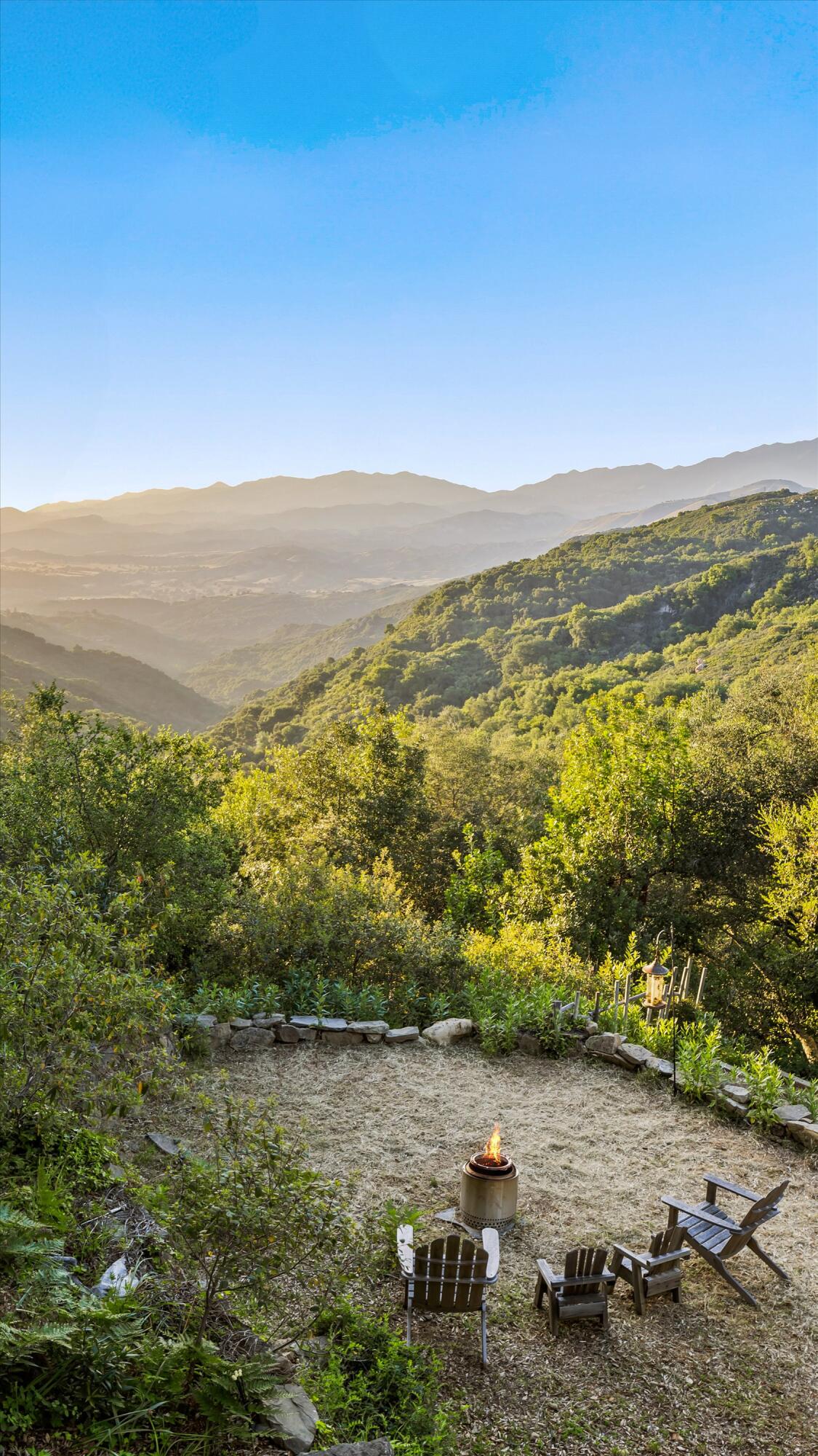 Santa Barbara, California 93105, United States, 5 Bedrooms Bedrooms, ,5 BathroomsBathrooms,Residential,Active,142843