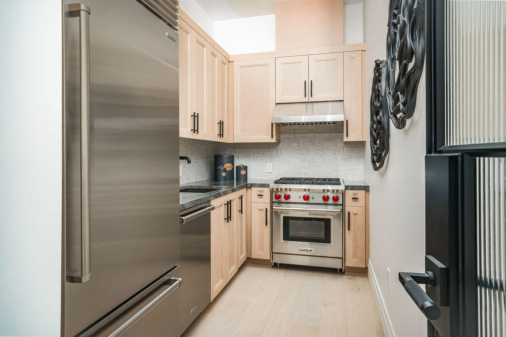 Santa Barbara, California 93013, United States, 3 Bedrooms Bedrooms, ,4 BathroomsBathrooms,Residential,Active,139393