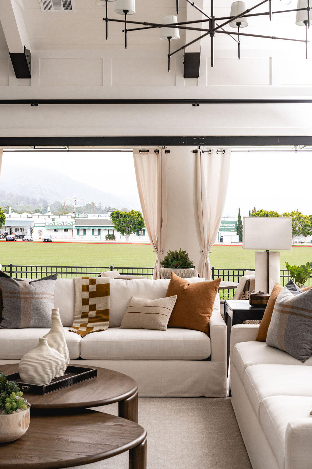 Santa Barbara, California 93013, United States, 3 Bedrooms Bedrooms, ,4 BathroomsBathrooms,Residential,Active,139393