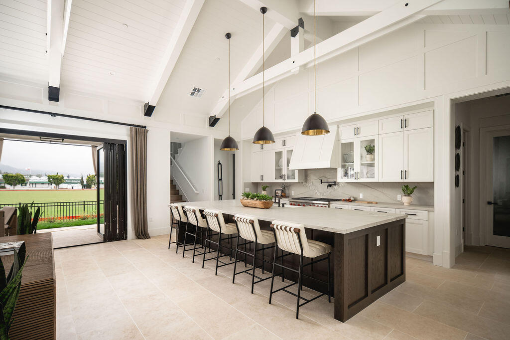 Santa Barbara, California 93013, United States, 3 Bedrooms Bedrooms, ,4 BathroomsBathrooms,Residential,Active,139393