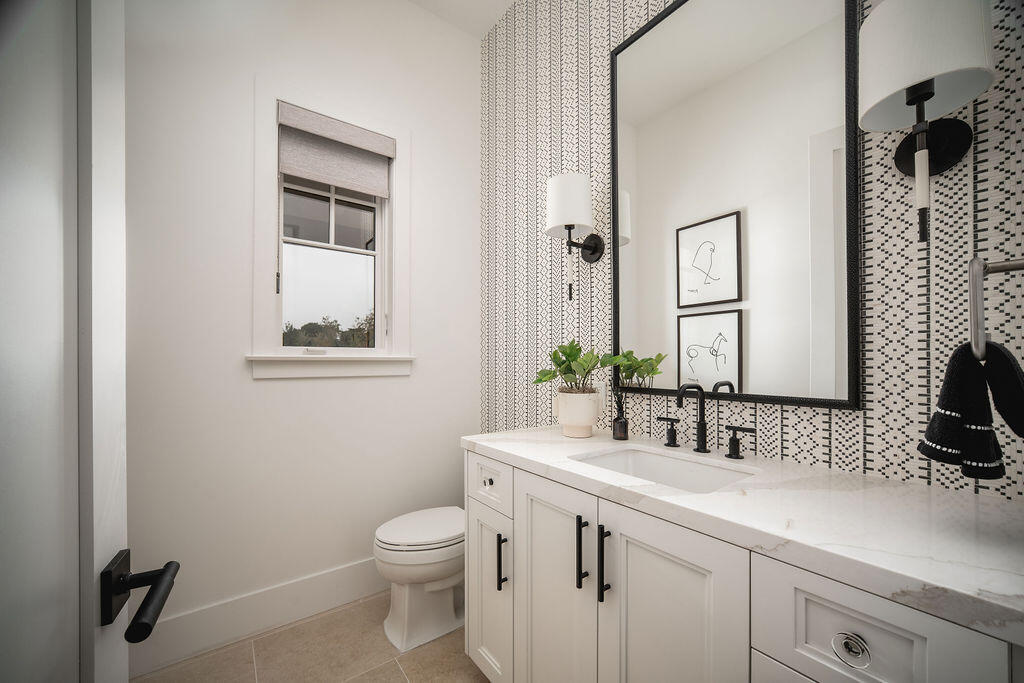 Santa Barbara, California 93013, United States, 3 Bedrooms Bedrooms, ,4 BathroomsBathrooms,Residential,Active,139393