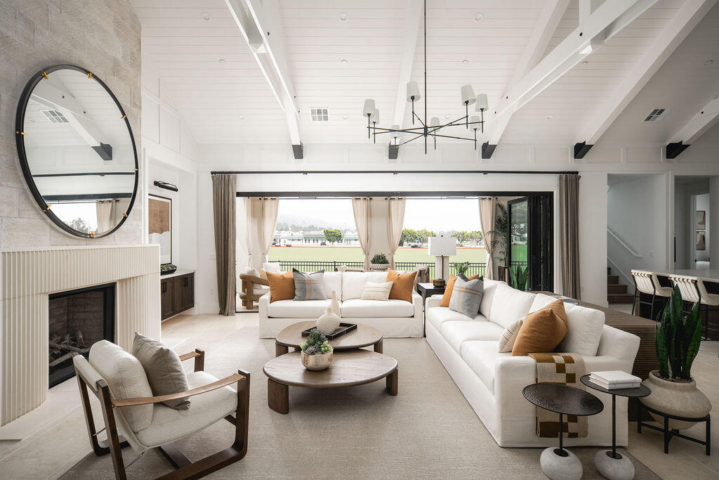 Santa Barbara, California 93013, United States, 3 Bedrooms Bedrooms, ,4 BathroomsBathrooms,Residential,Active,139393