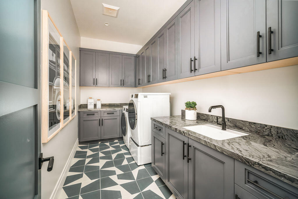 Santa Barbara, California 93013, United States, 3 Bedrooms Bedrooms, ,4 BathroomsBathrooms,Residential,Active,139393