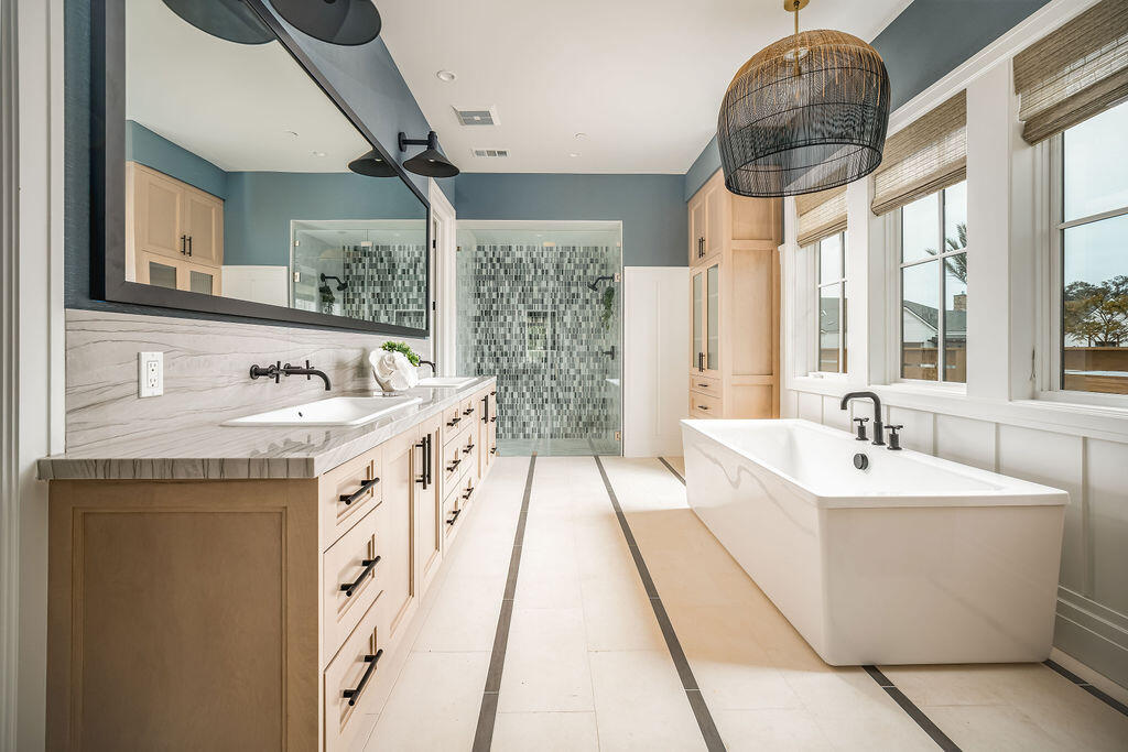 Santa Barbara, California 93013, United States, 3 Bedrooms Bedrooms, ,4 BathroomsBathrooms,Residential,Active,139393