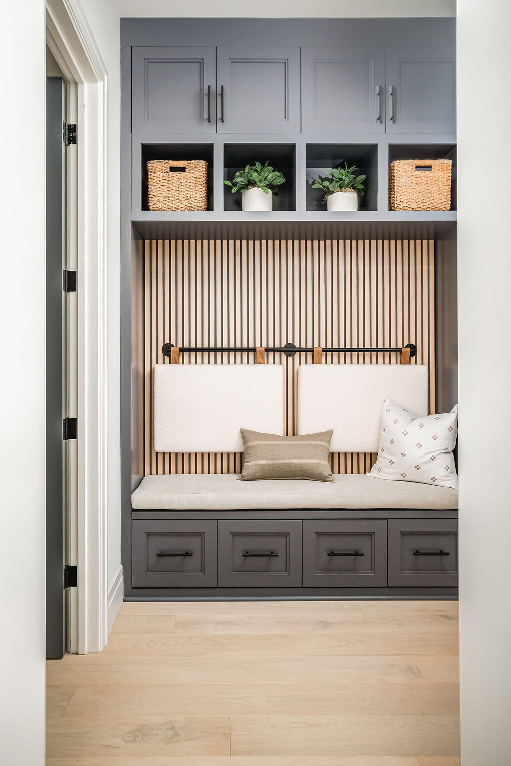 Santa Barbara, California 93013, United States, 3 Bedrooms Bedrooms, ,4 BathroomsBathrooms,Residential,Active,139393