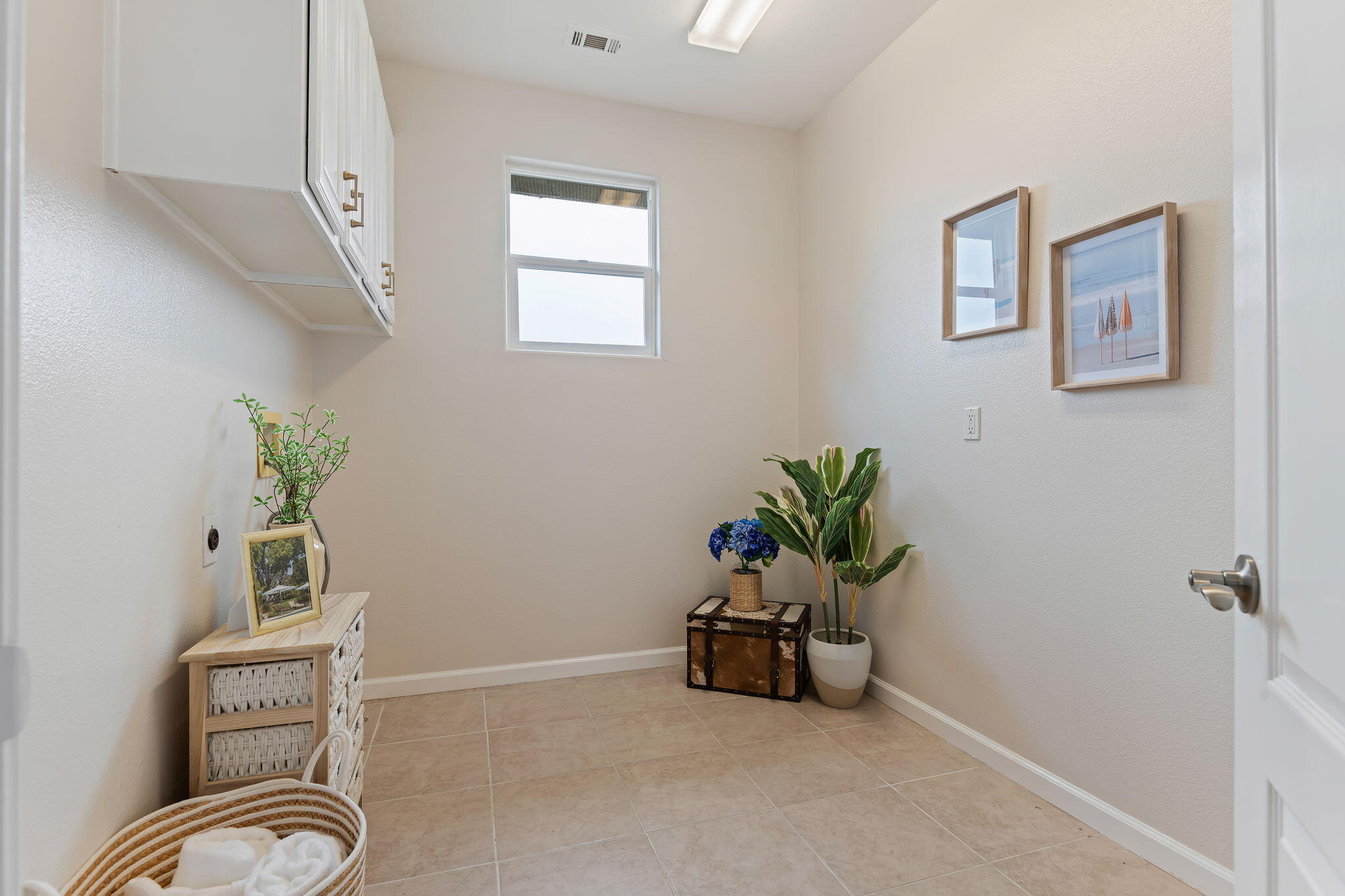 Los Alamos, California 93440, United States, 4 Bedrooms Bedrooms, ,3 BathroomsBathrooms,Residential,Active,247303