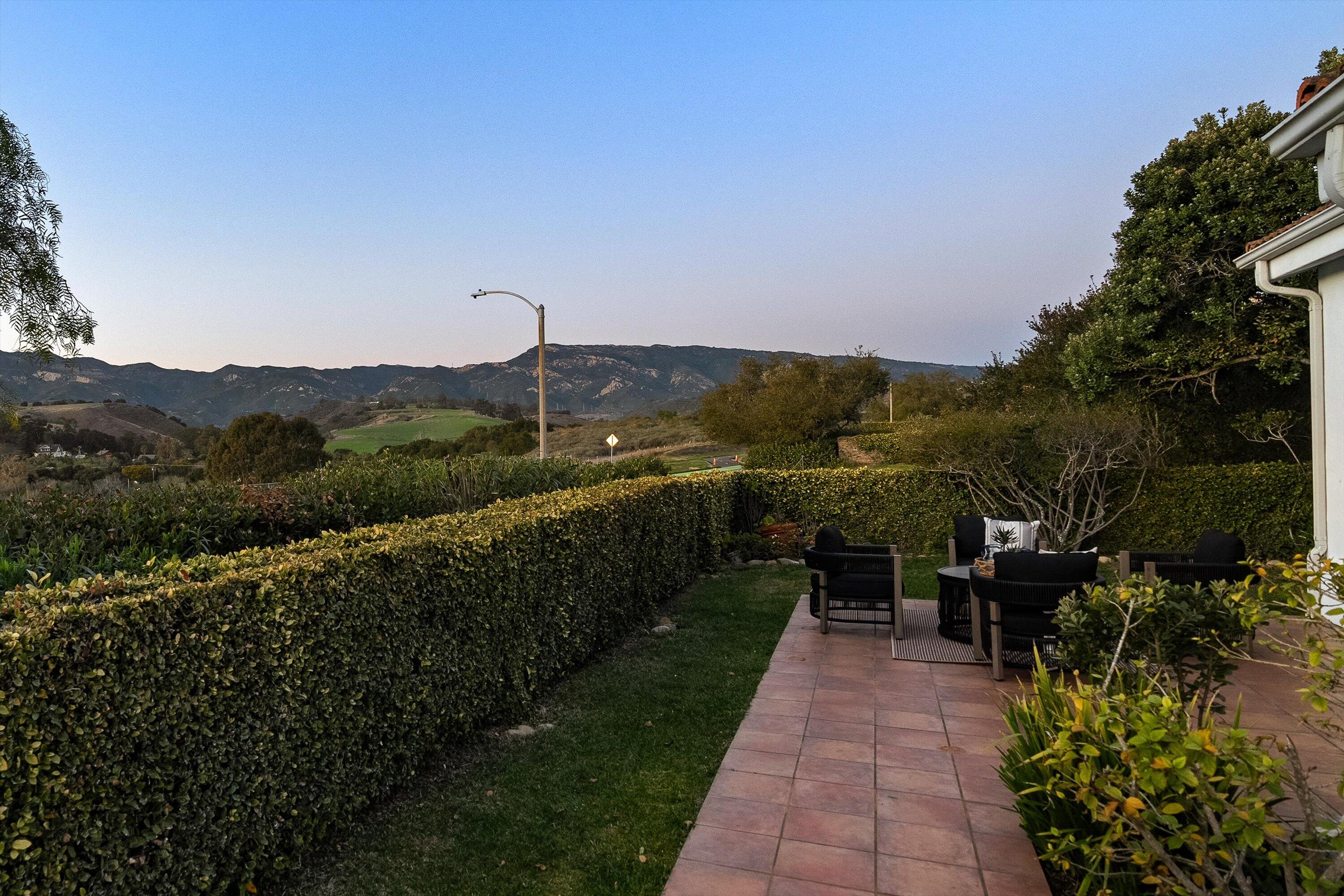 Goleta, California 93117, United States, 4 Bedrooms Bedrooms, ,3 BathroomsBathrooms,Residential,Pending,81965