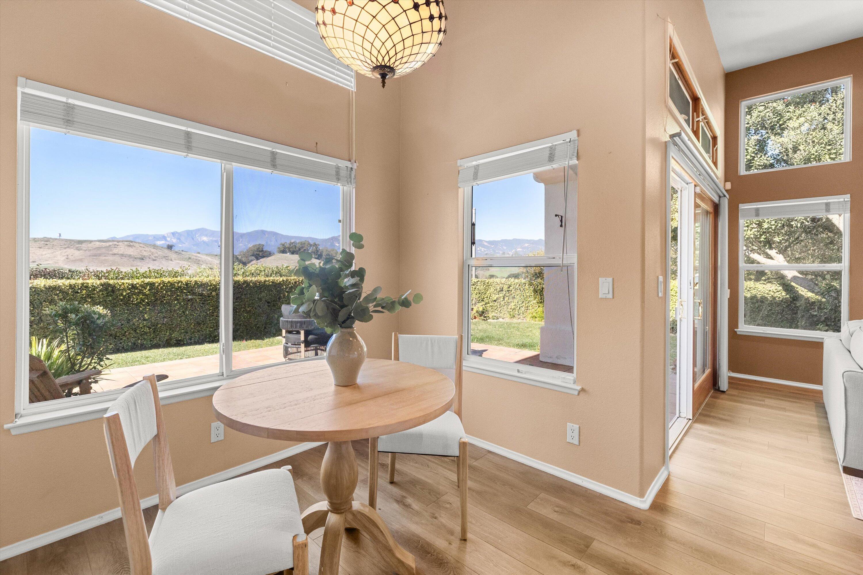 Goleta, California 93117, United States, 4 Bedrooms Bedrooms, ,3 BathroomsBathrooms,Residential,Pending,81965