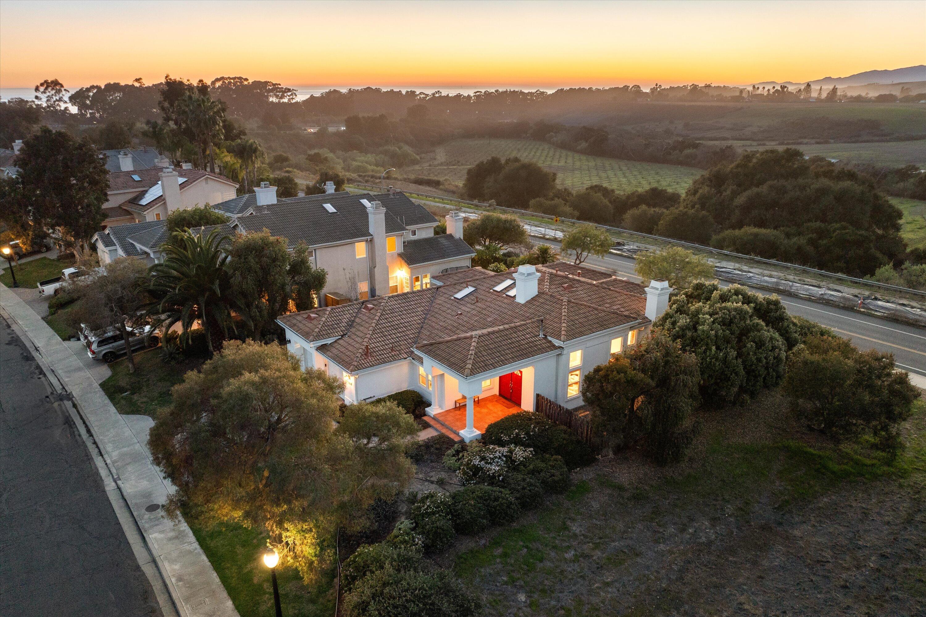 Goleta, California 93117, United States, 4 Bedrooms Bedrooms, ,3 BathroomsBathrooms,Residential,Pending,81965