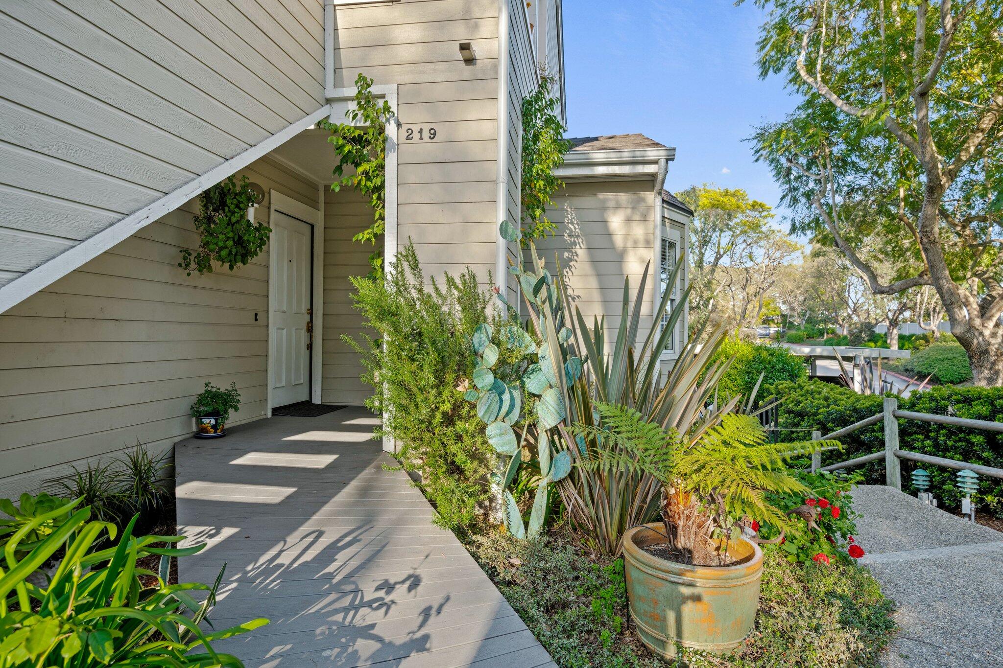 Santa Barbara, California 93117, United States, 3 Bedrooms Bedrooms, ,2 BathroomsBathrooms,Residential,Pending,105419