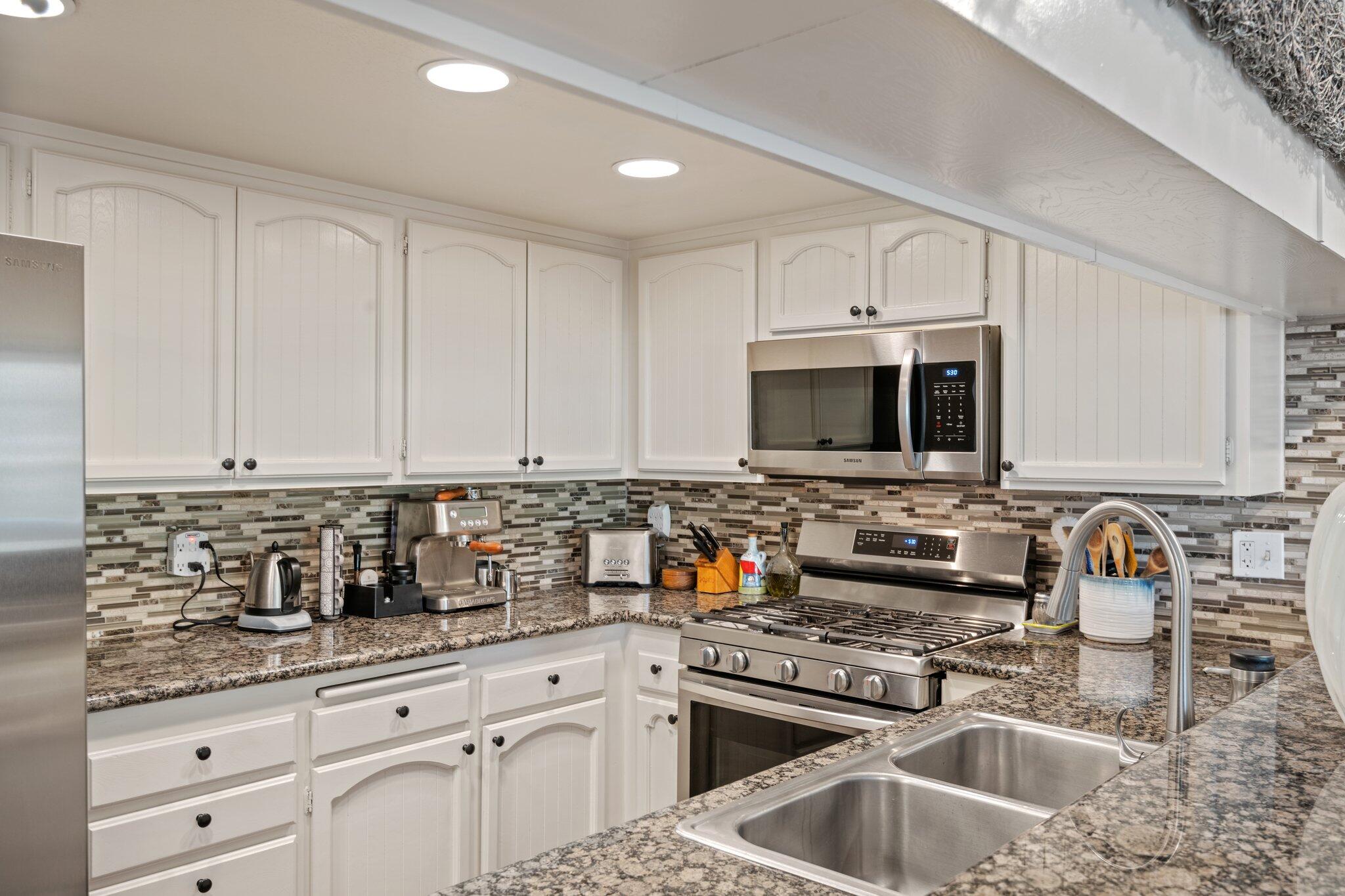 Santa Barbara, California 93117, United States, 3 Bedrooms Bedrooms, ,2 BathroomsBathrooms,Residential,Pending,105419