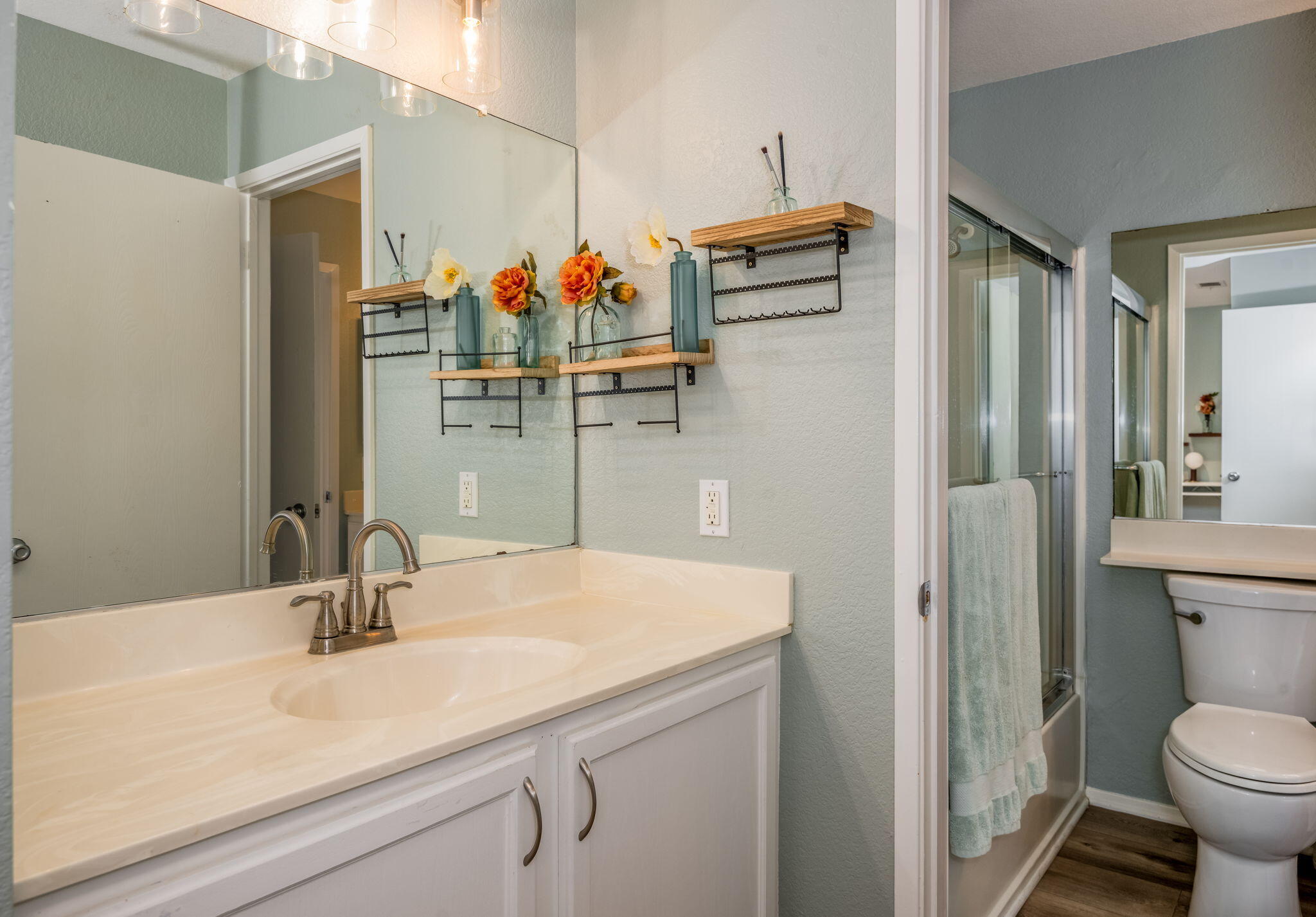 Santa Barbara, California 93110, United States, 2 Bedrooms Bedrooms, ,2 BathroomsBathrooms,Residential,Pending,114488