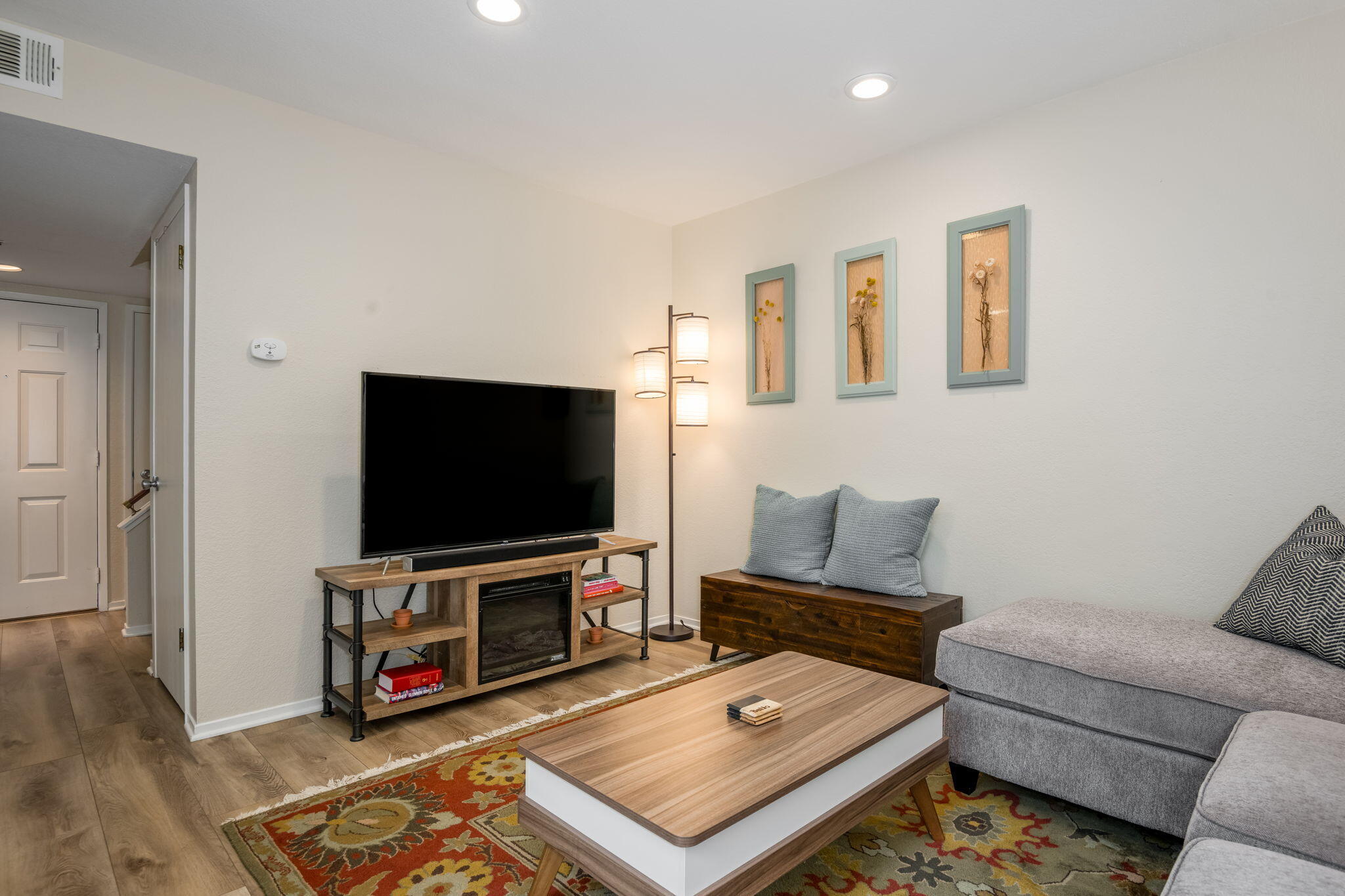 Santa Barbara, California 93110, United States, 2 Bedrooms Bedrooms, ,2 BathroomsBathrooms,Residential,Pending,114488