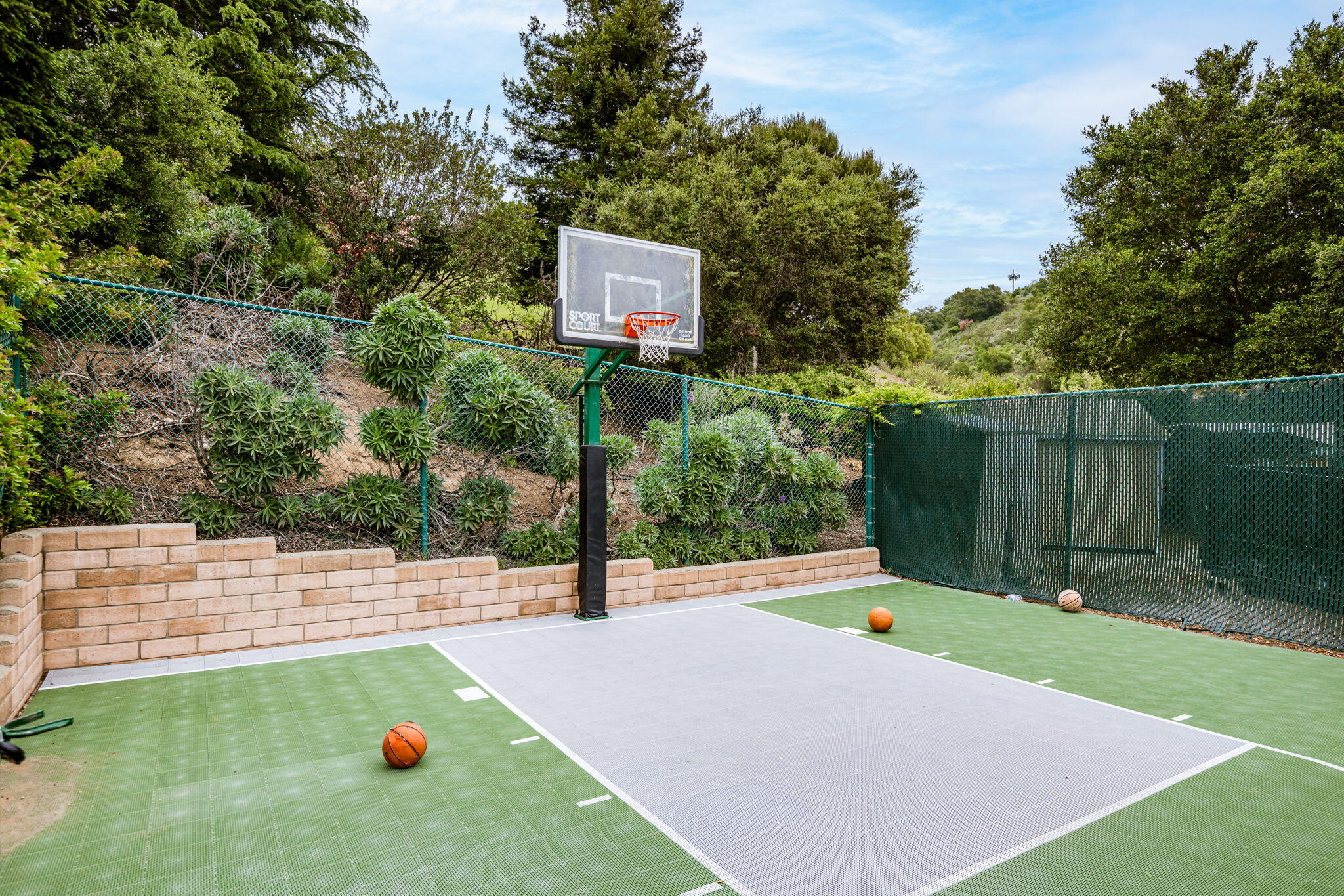 Santa Barbara, California 93110, United States, 2 Bedrooms Bedrooms, ,2 BathroomsBathrooms,Residential,Pending,114488