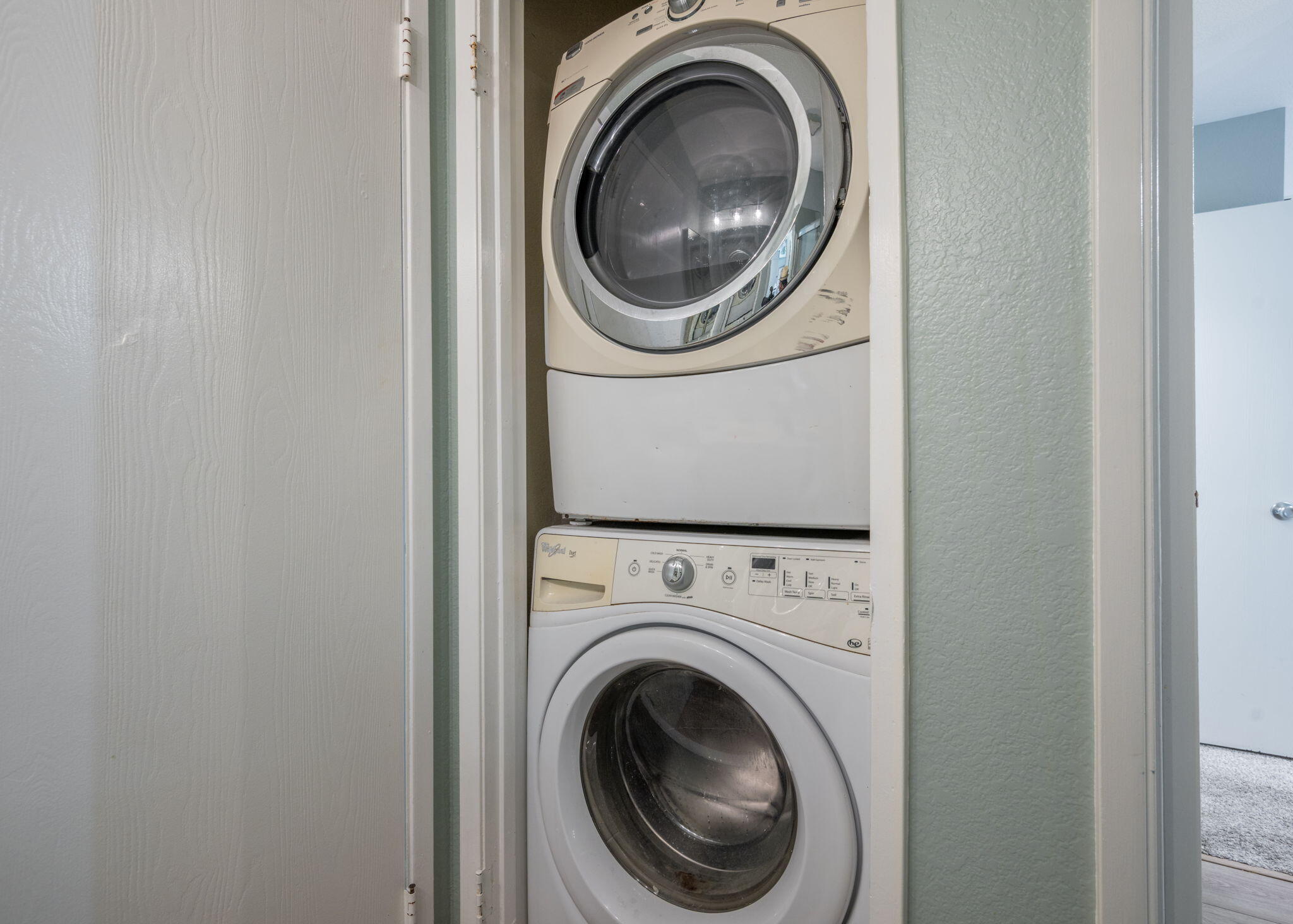 Santa Barbara, California 93110, United States, 2 Bedrooms Bedrooms, ,2 BathroomsBathrooms,Residential,Pending,114488