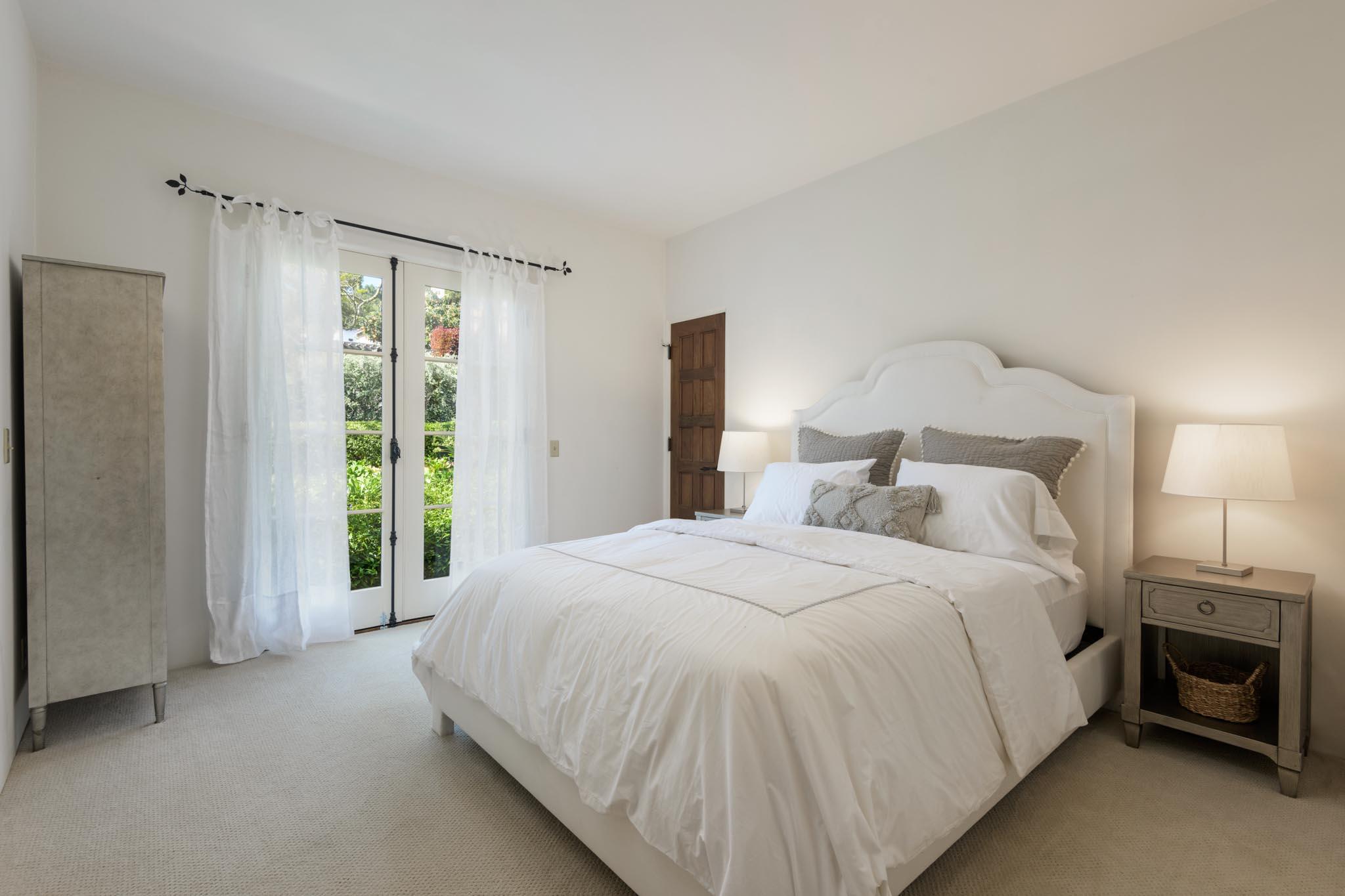 Santa Barbara, California 93103, United States, 4 Bedrooms Bedrooms, ,5 BathroomsBathrooms,Residential,Pending,132889