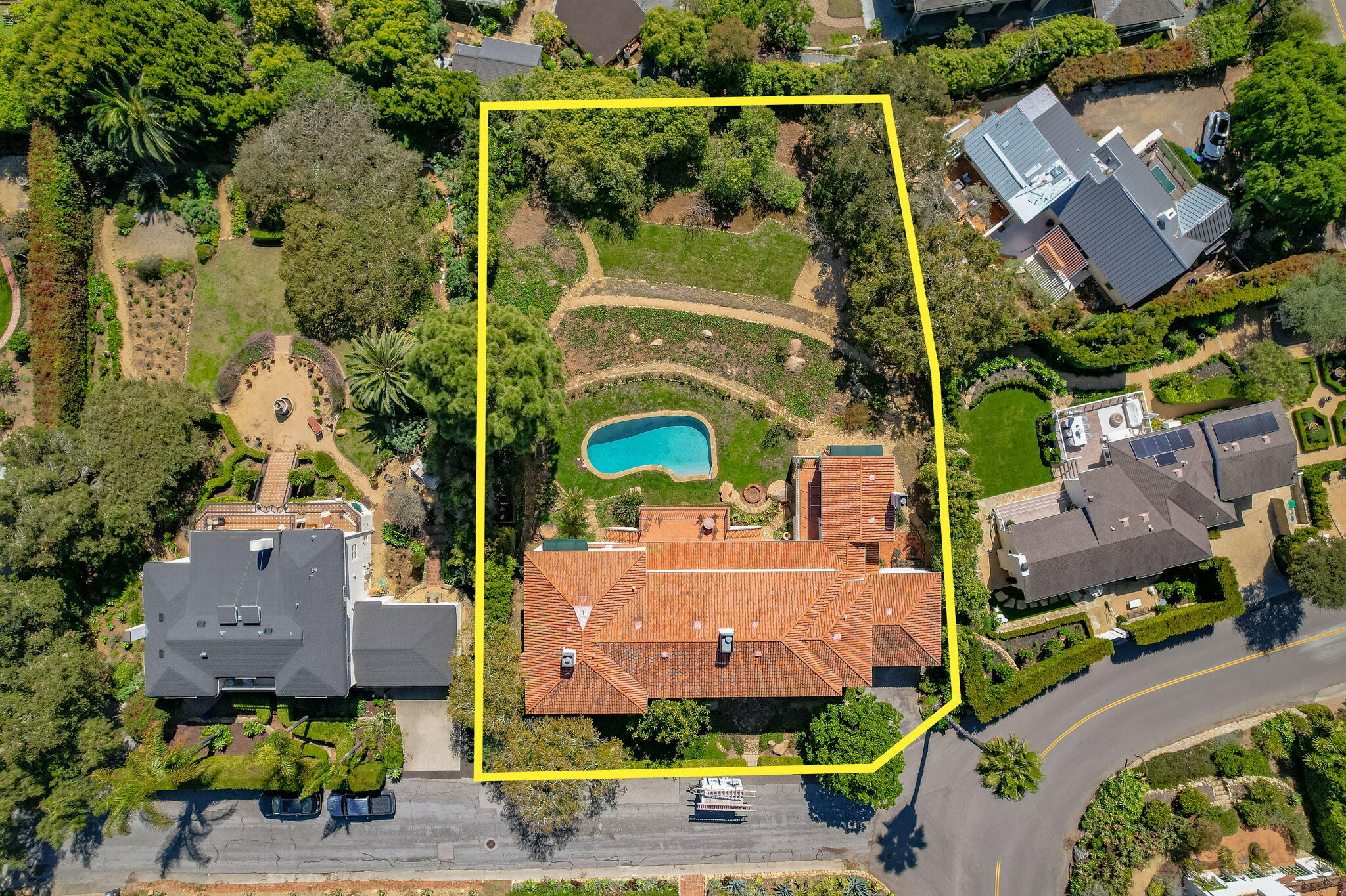 Santa Barbara, California 93103, United States, 4 Bedrooms Bedrooms, ,5 BathroomsBathrooms,Residential,Pending,132889