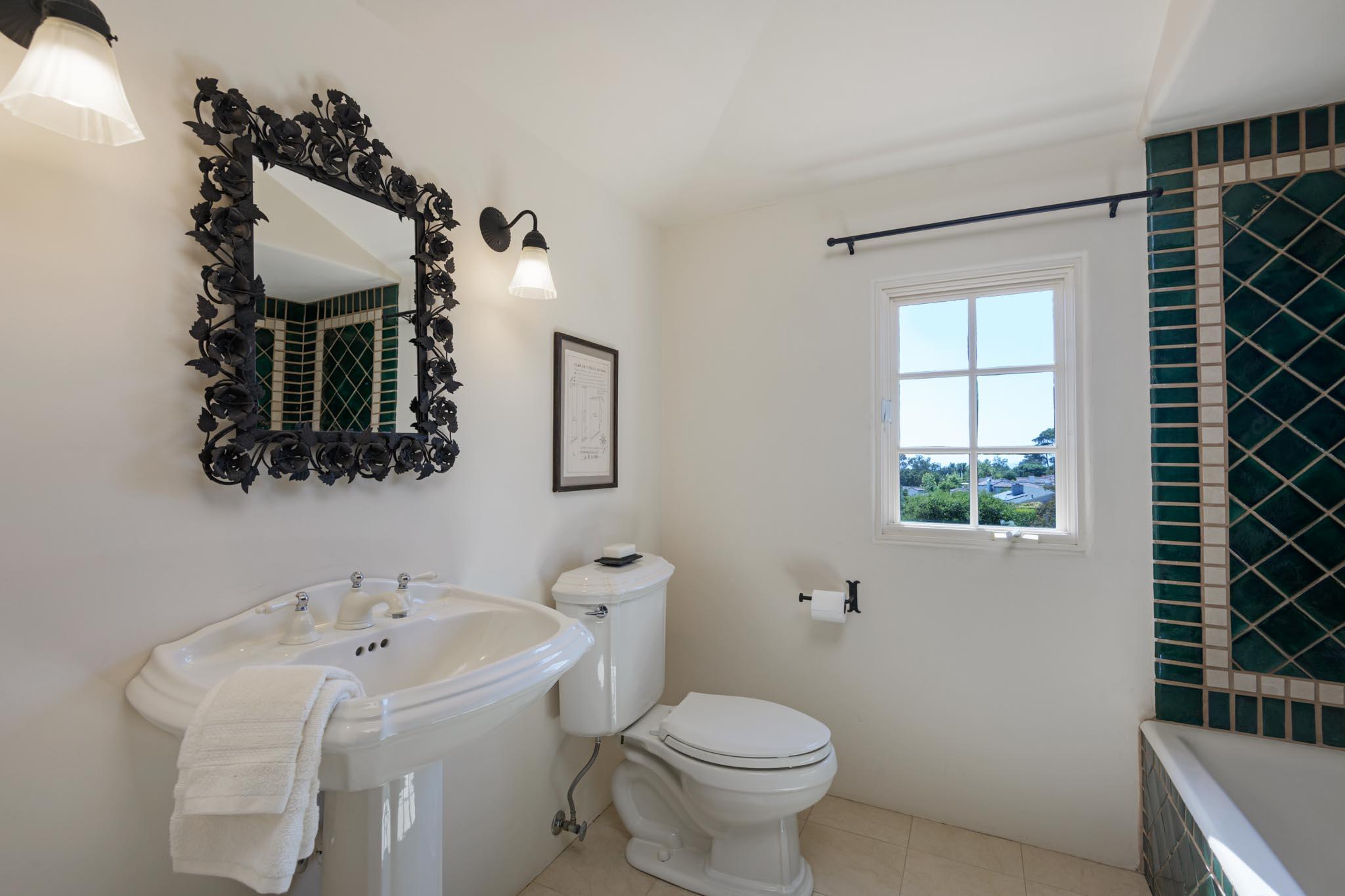 Santa Barbara, California 93103, United States, 4 Bedrooms Bedrooms, ,5 BathroomsBathrooms,Residential,Pending,132889