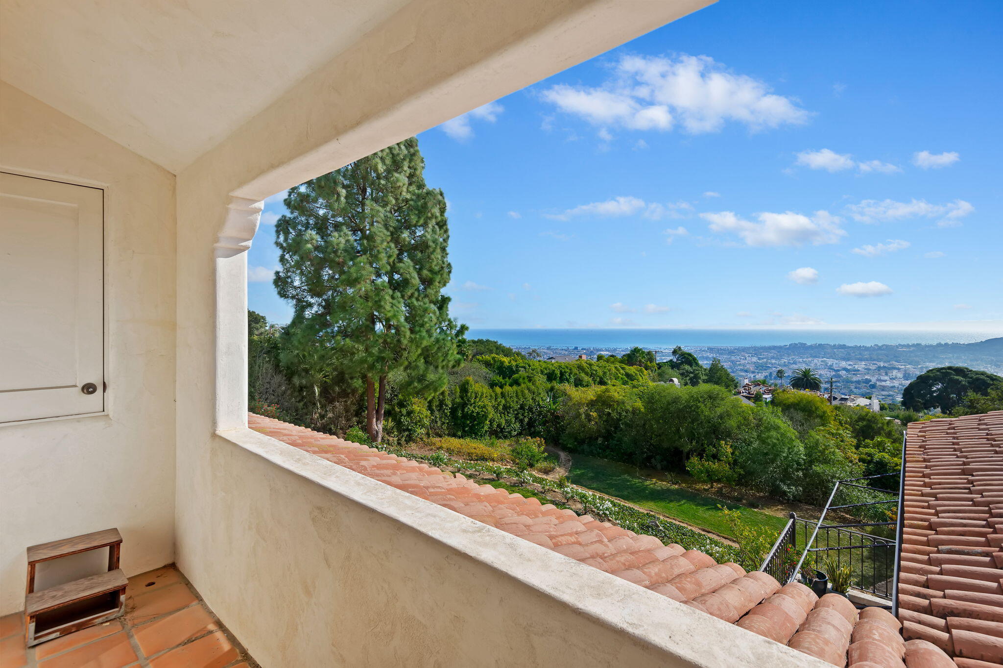 Santa Barbara, California 93103, United States, 4 Bedrooms Bedrooms, ,5 BathroomsBathrooms,Residential,Pending,132889